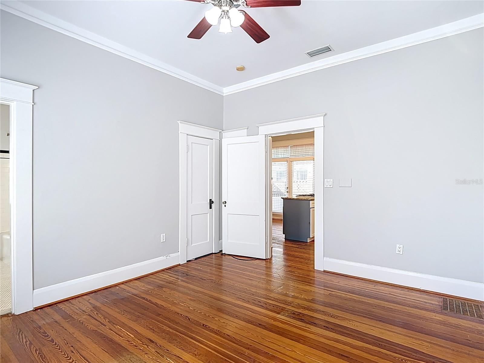 Image 19 of 47 For 2105 Southview Avenue