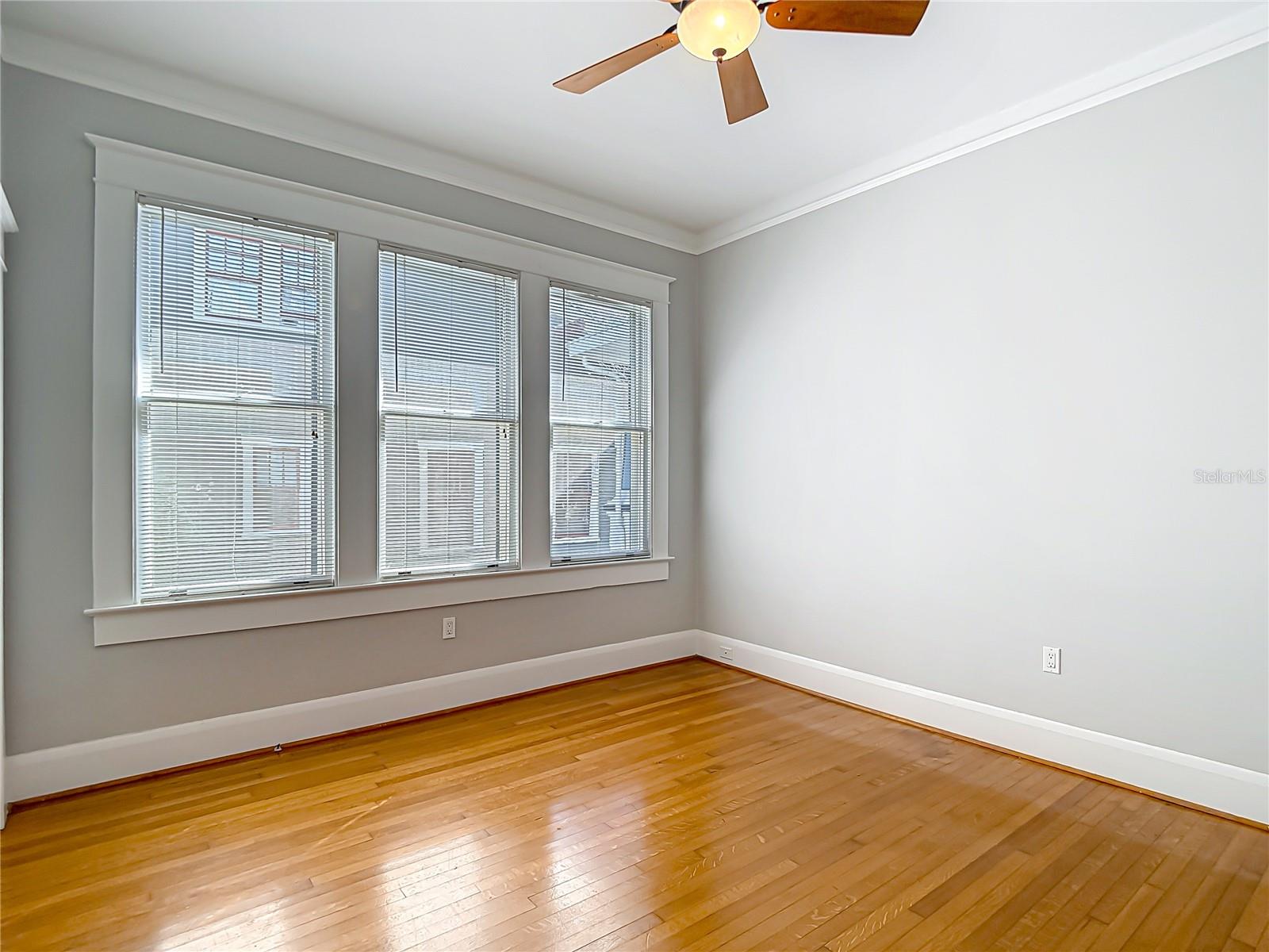 Image 20 of 47 For 2105 Southview Avenue