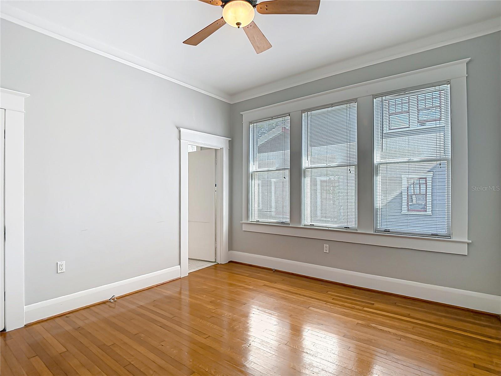 Image 21 of 47 For 2105 Southview Avenue