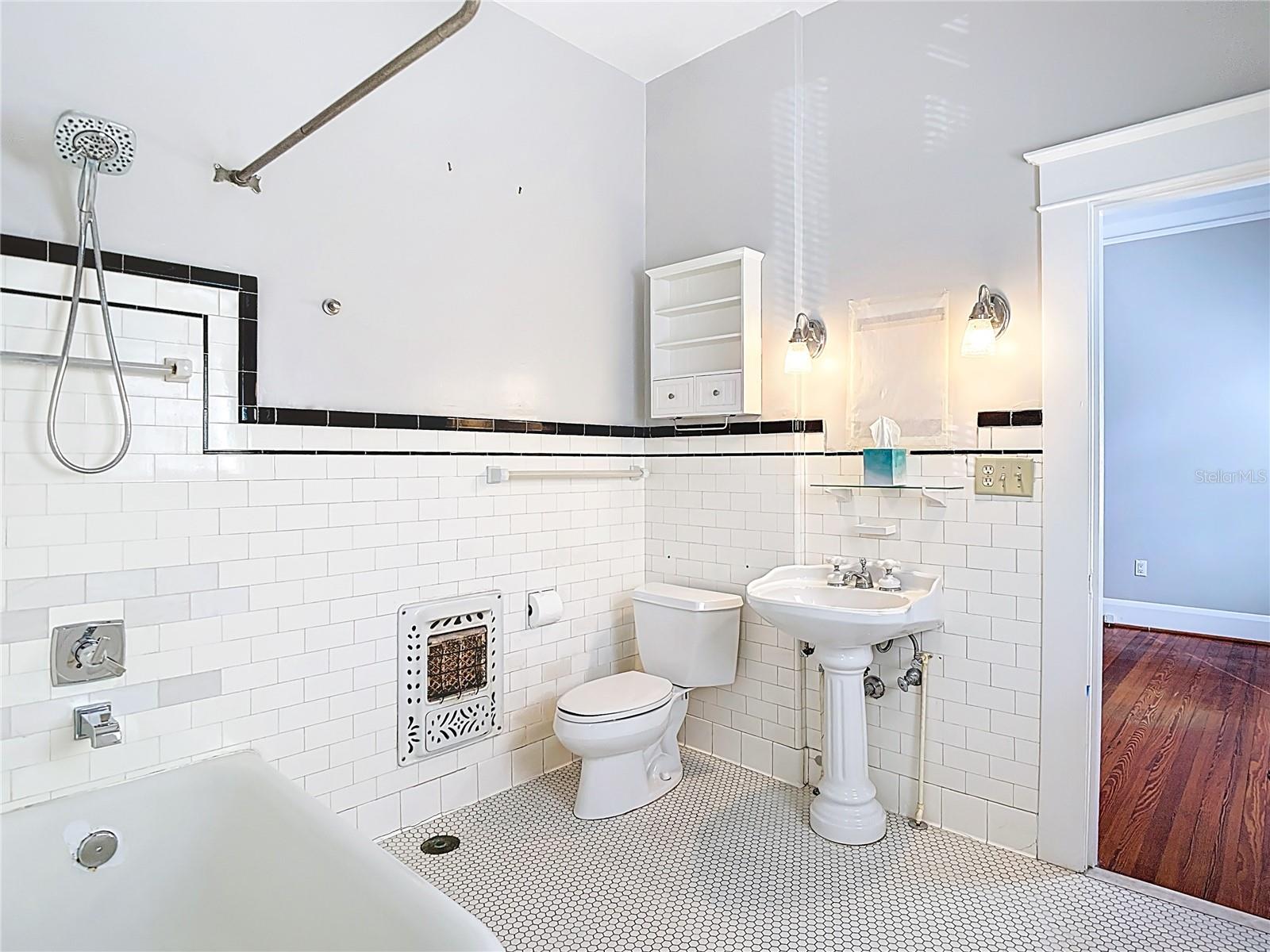 Image 24 of 47 For 2105 Southview Avenue