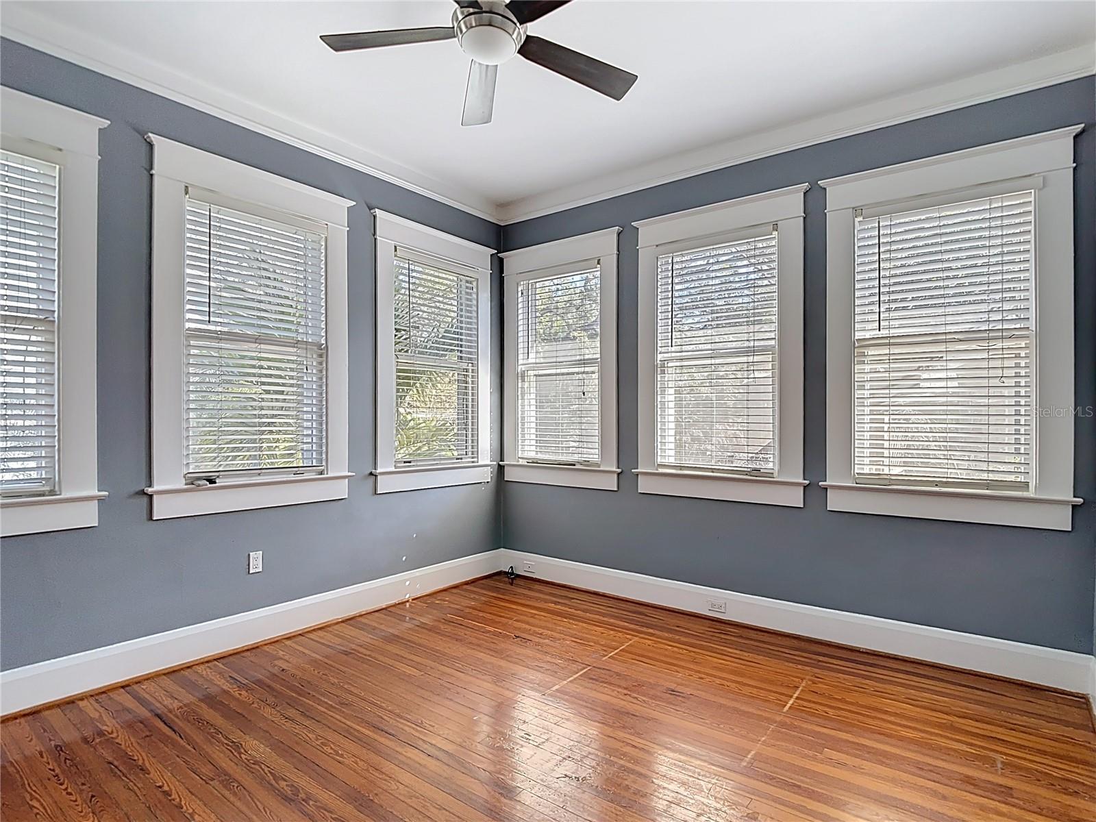 Image 28 of 47 For 2105 Southview Avenue