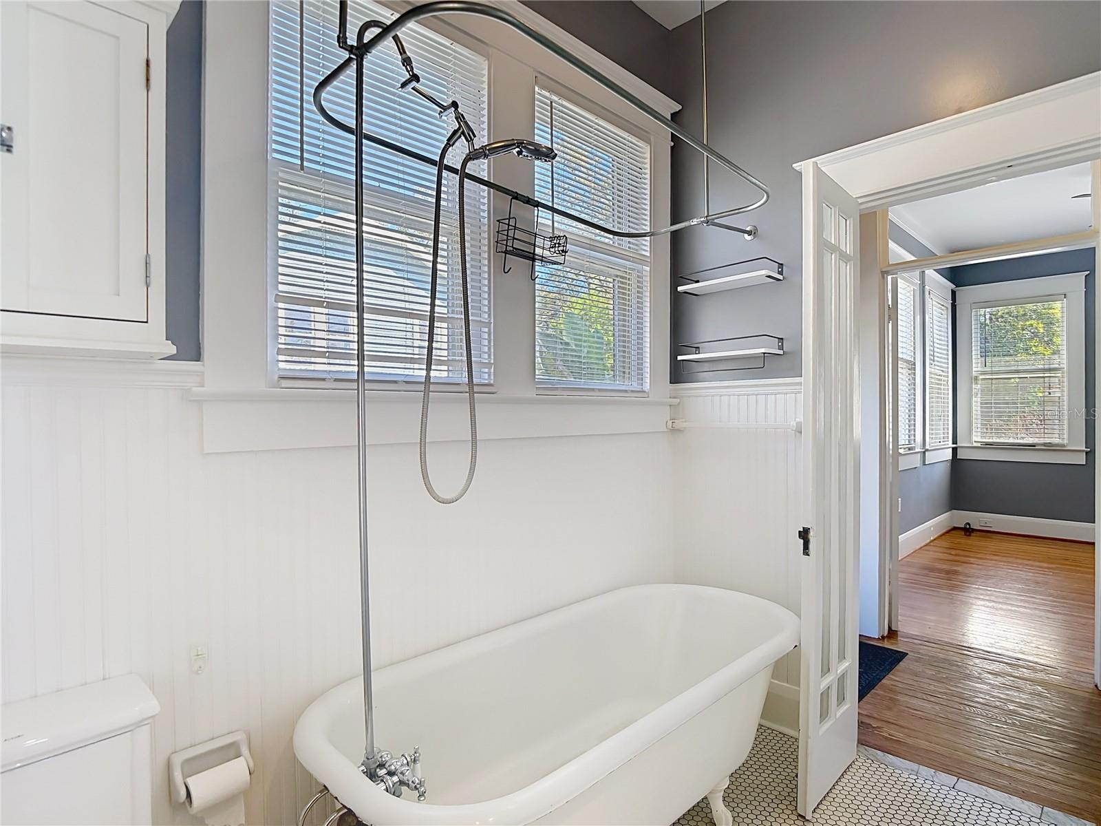 Image 31 of 47 For 2105 Southview Avenue