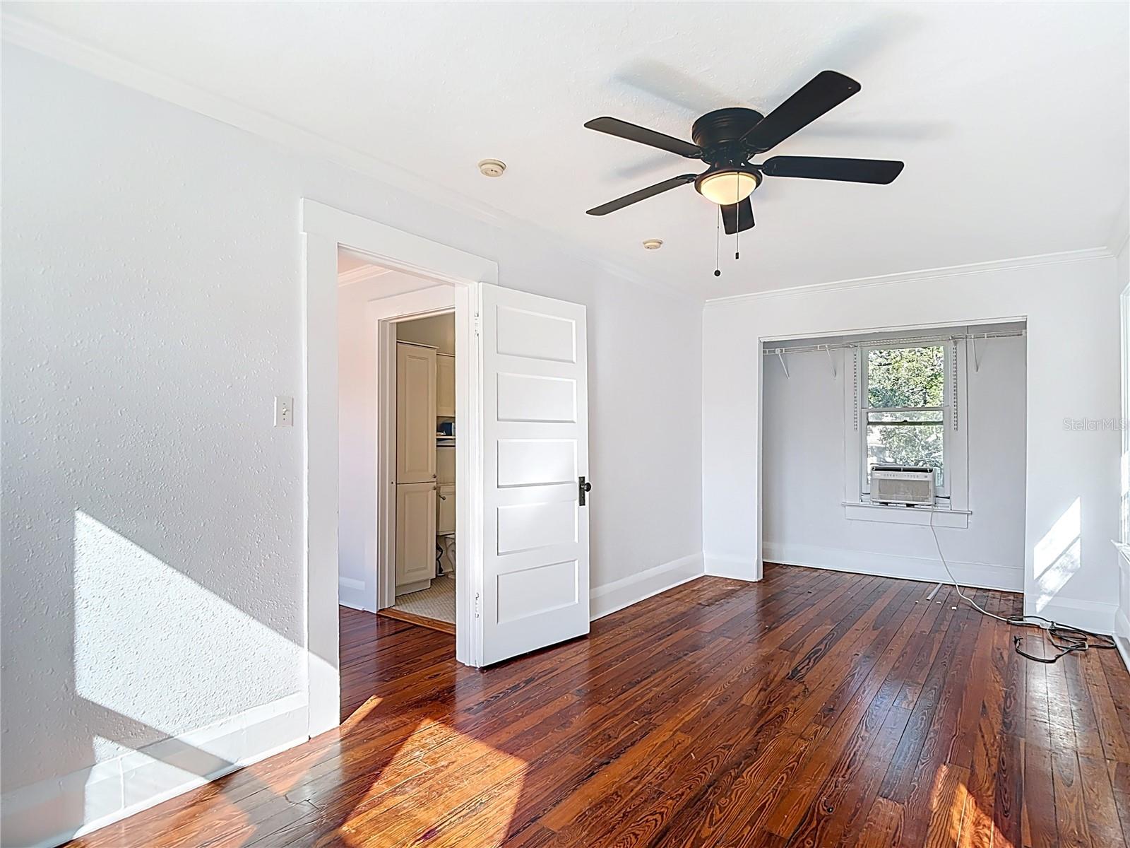 Image 41 of 47 For 2105 Southview Avenue