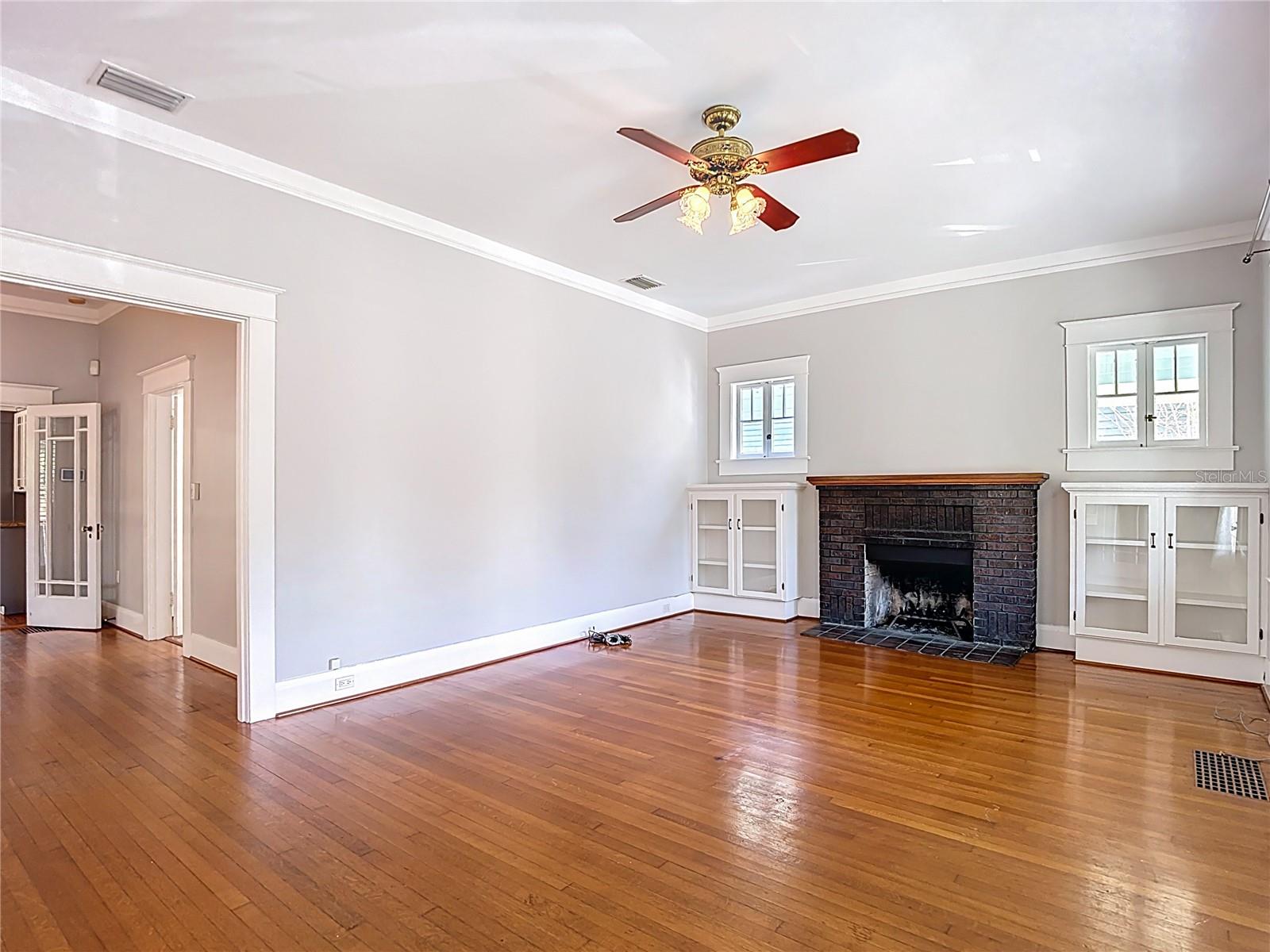 Image 6 of 47 For 2105 Southview Avenue