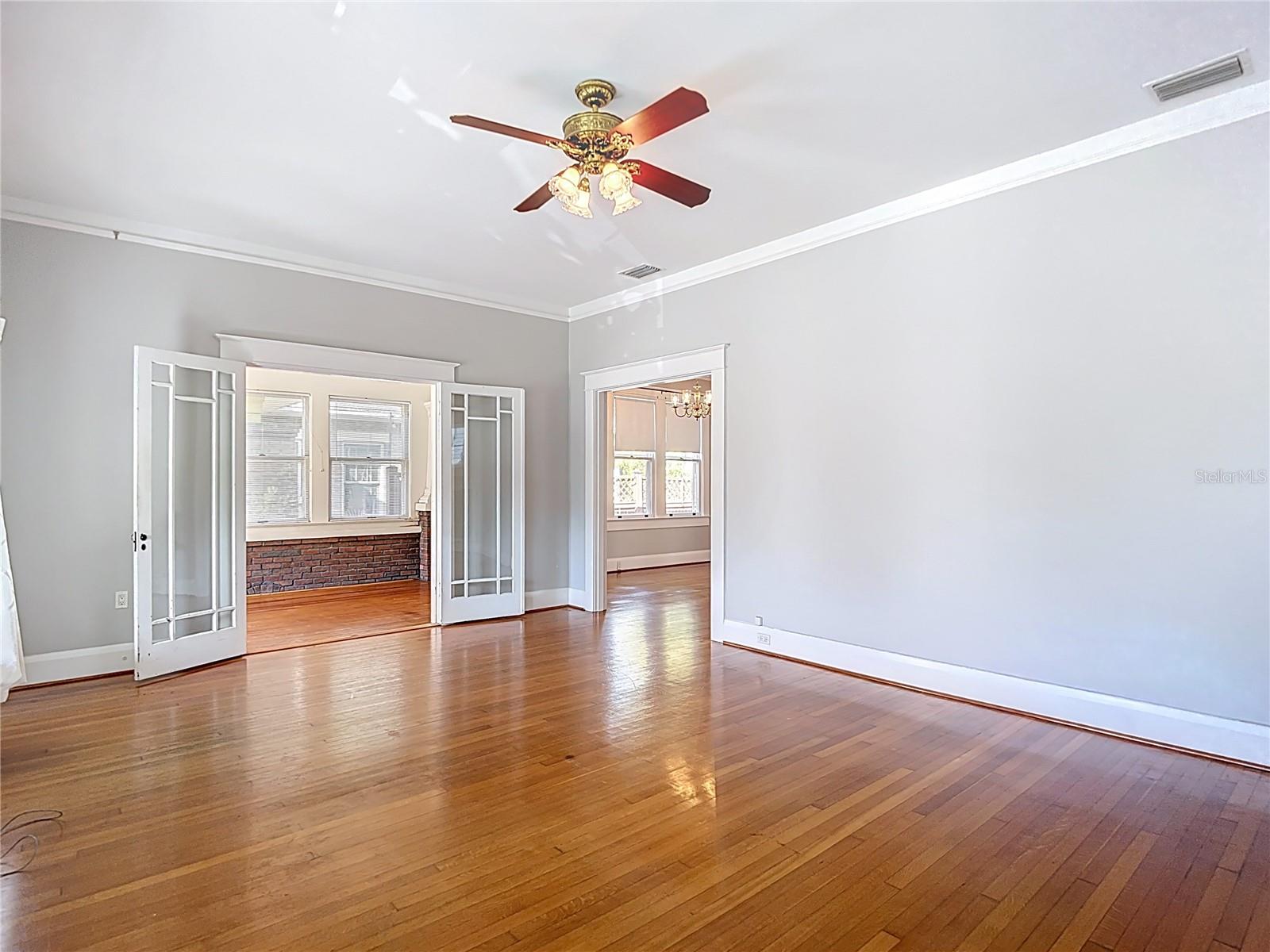 Image 7 of 47 For 2105 Southview Avenue