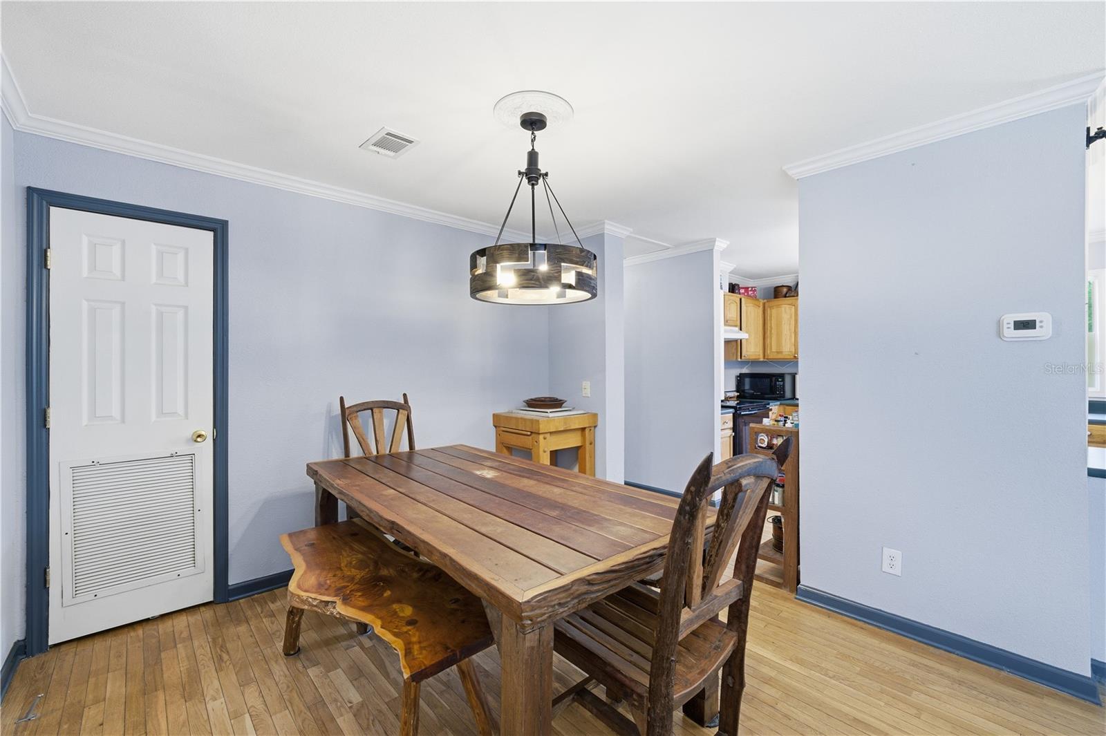 Listing photo id 8 for 8010 Franklin Road