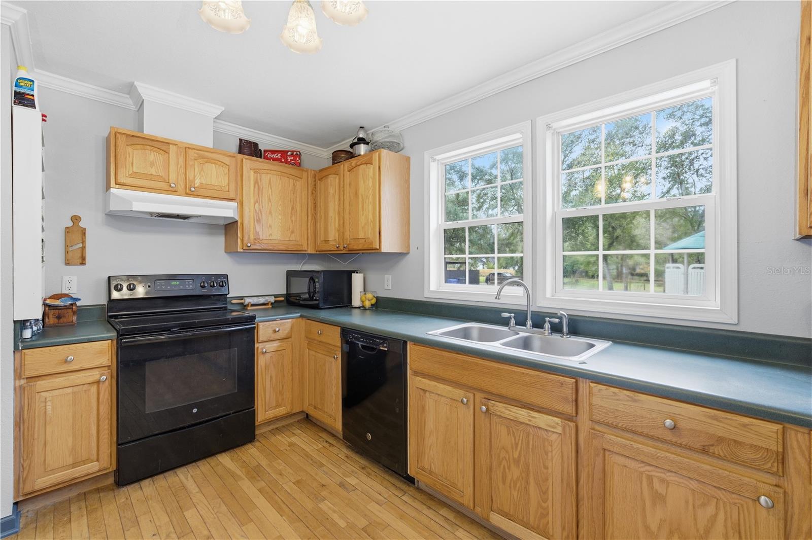 Listing photo id 9 for 8010 Franklin Road