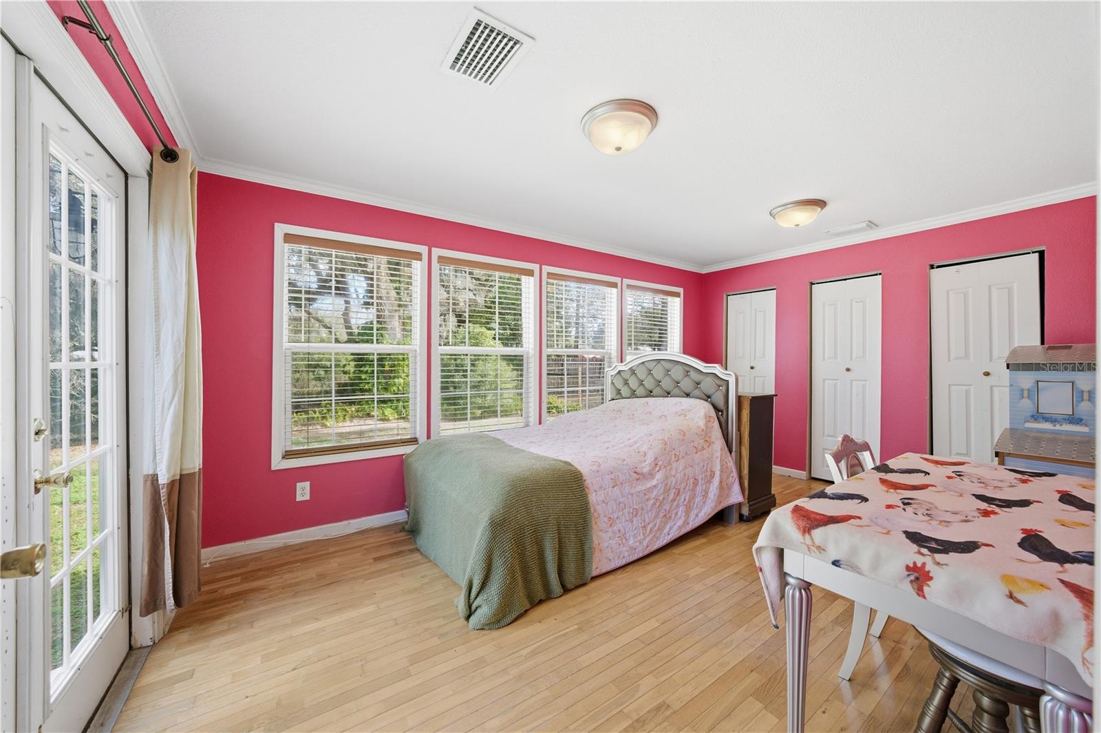 Listing photo id 11 for 8010 Franklin Road