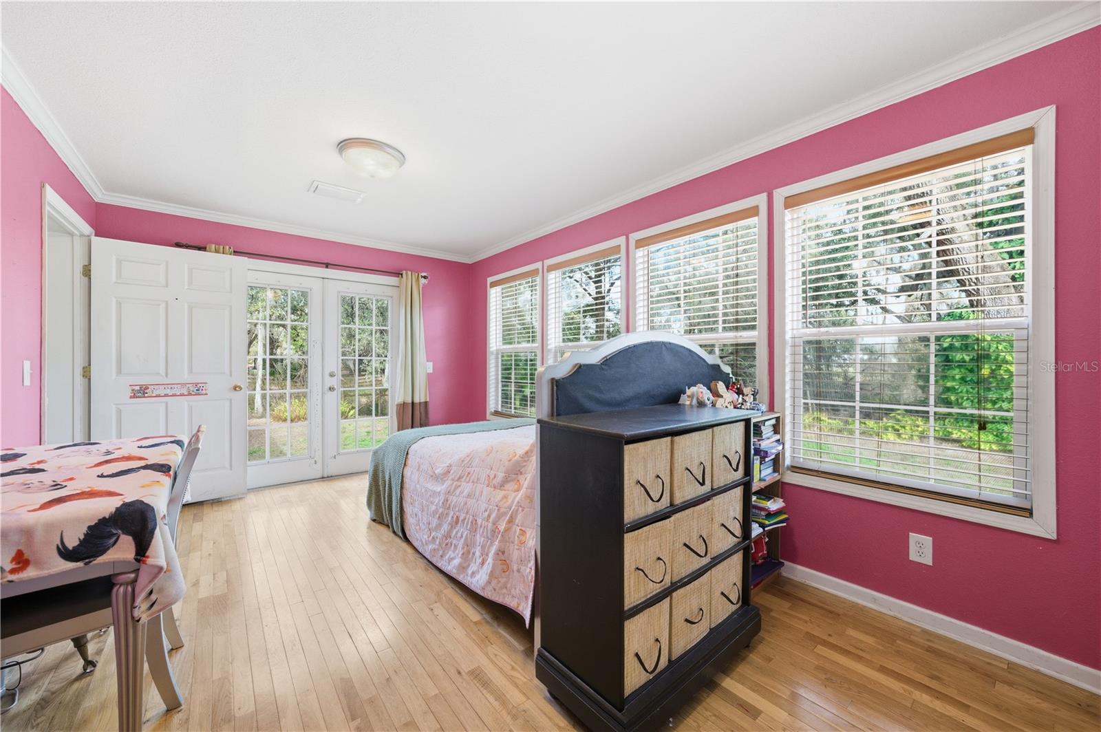 Listing photo id 12 for 8010 Franklin Road