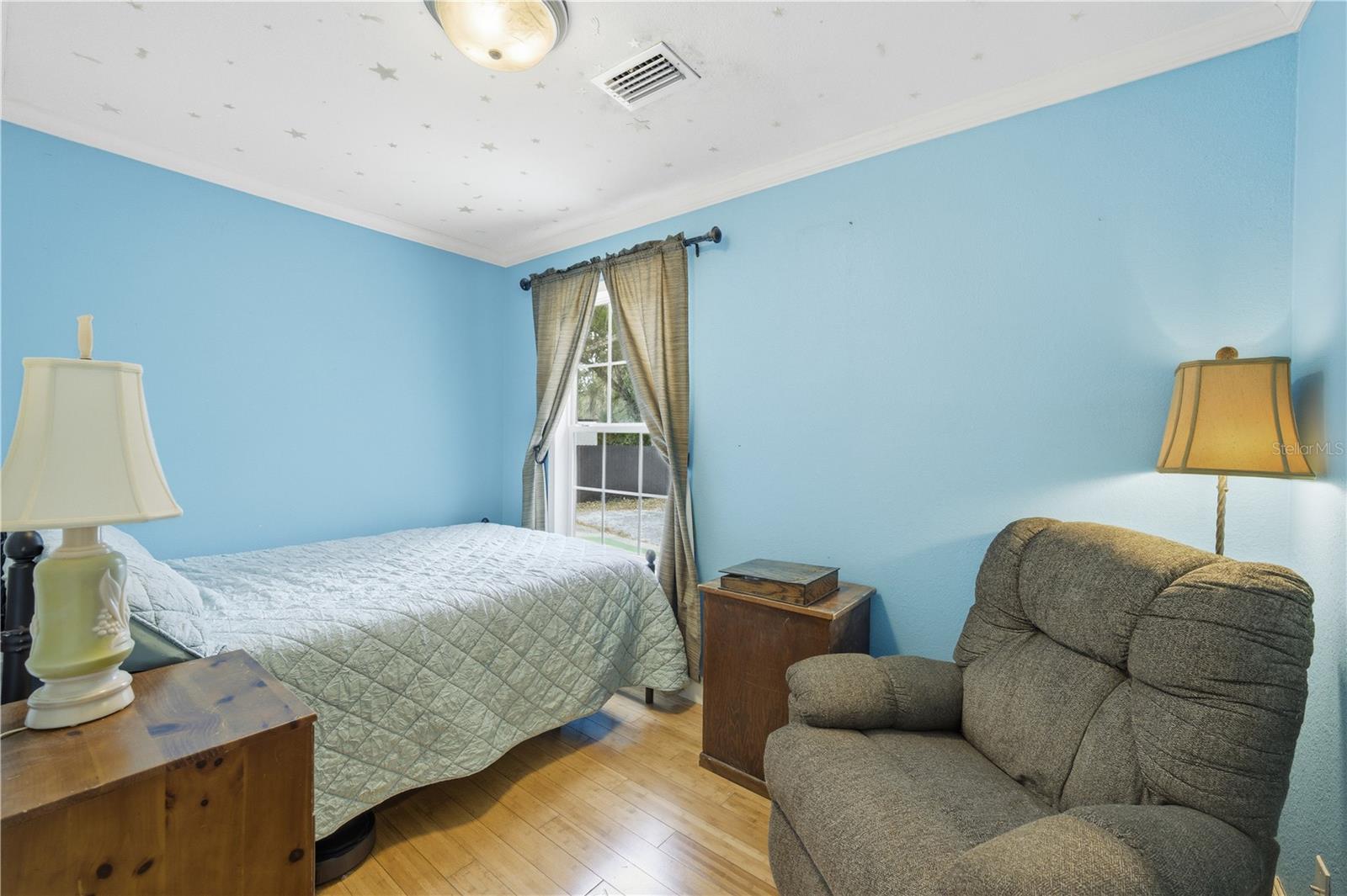 Listing photo id 16 for 8010 Franklin Road