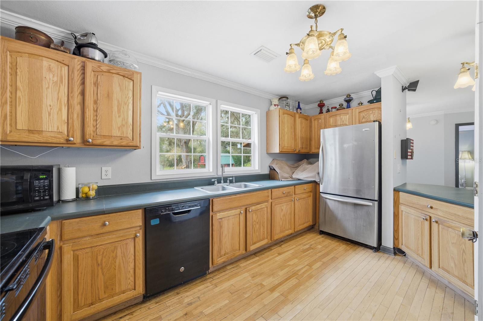 Listing photo id 0 for 8010 Franklin Road