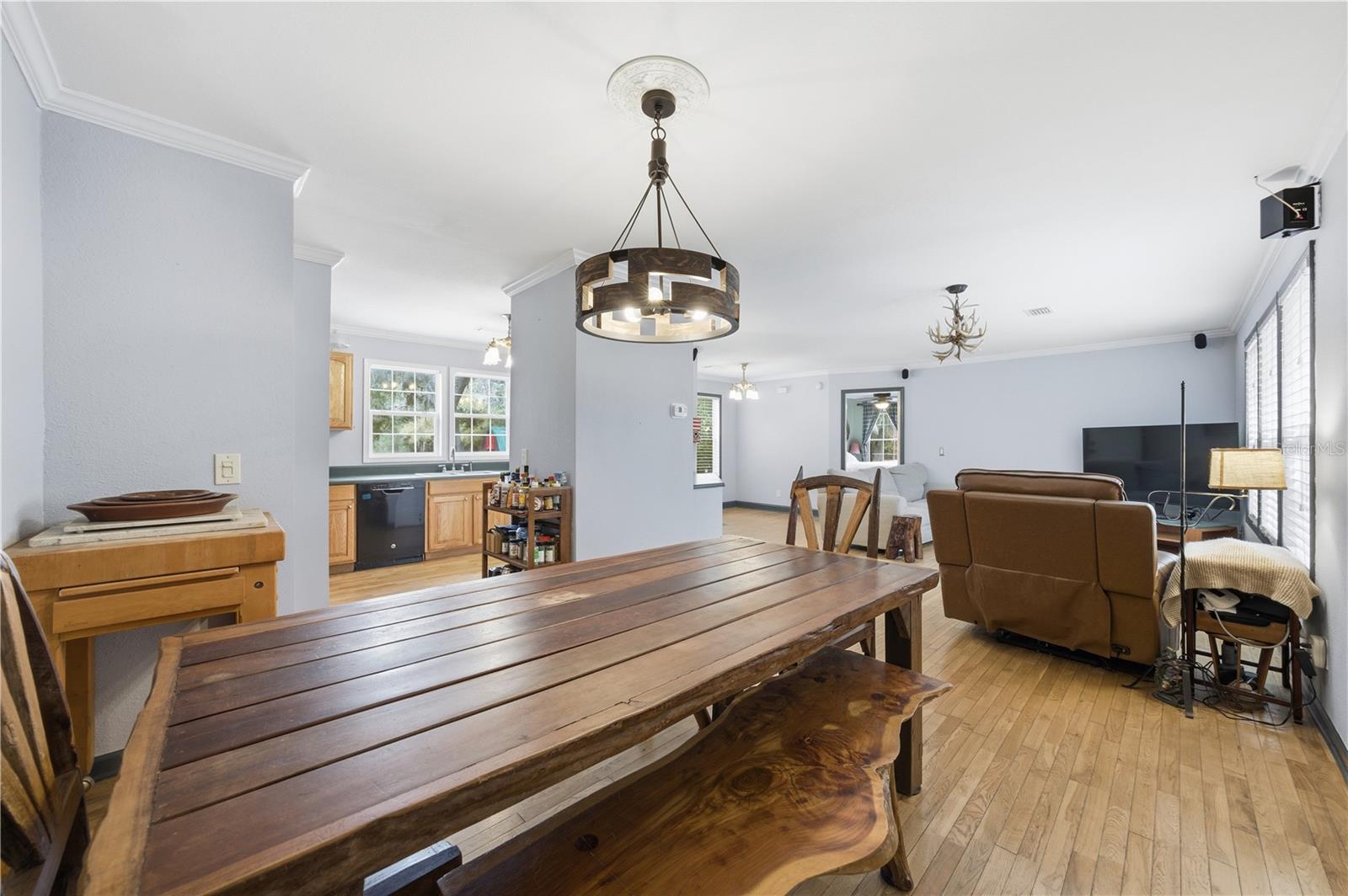 Listing photo id 18 for 8010 Franklin Road