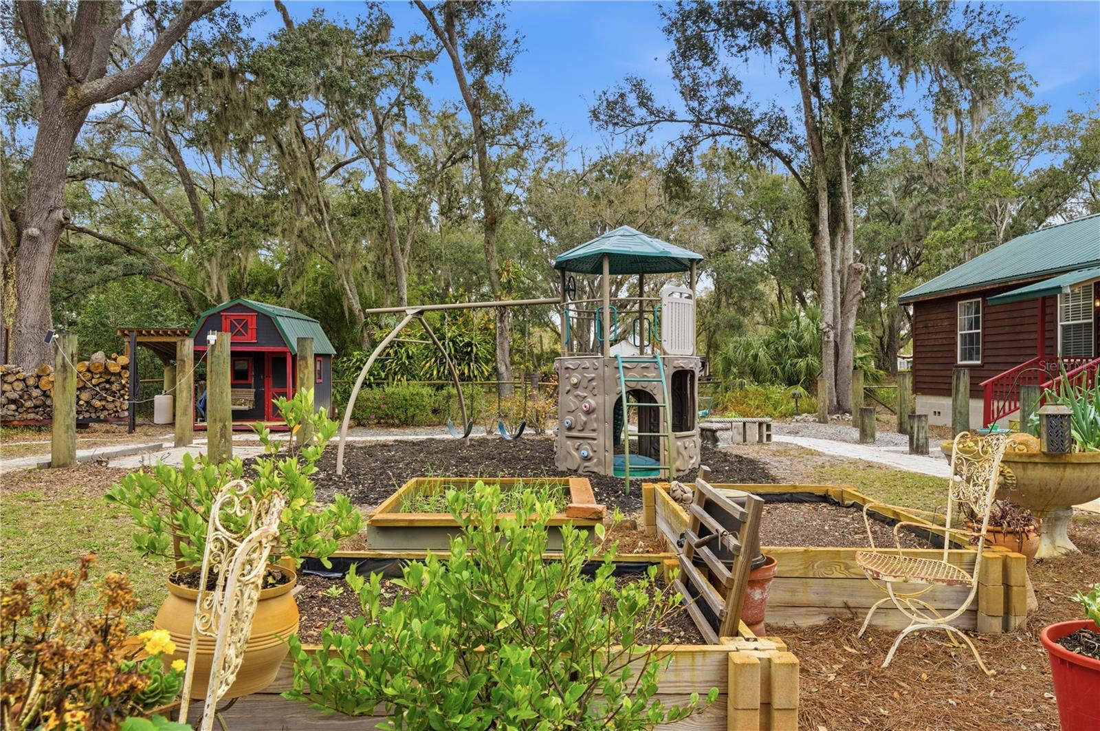 Listing photo id 22 for 8010 Franklin Road