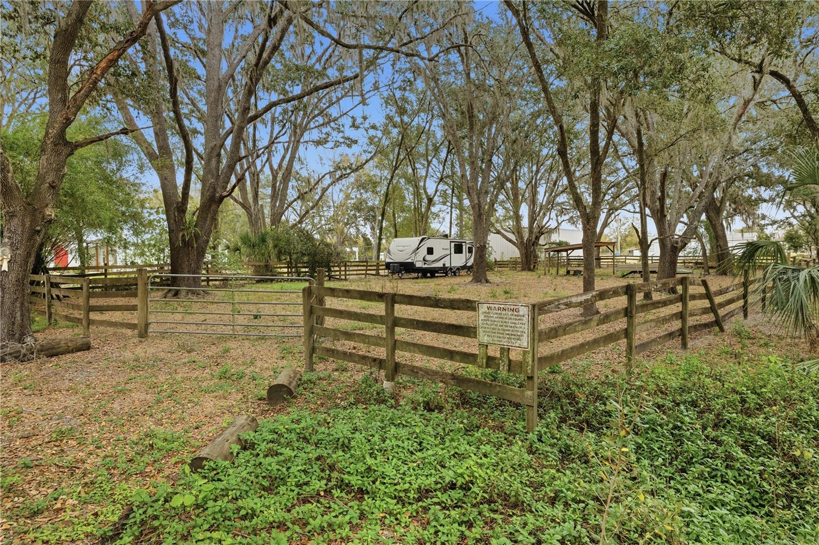 Listing photo id 23 for 8010 Franklin Road