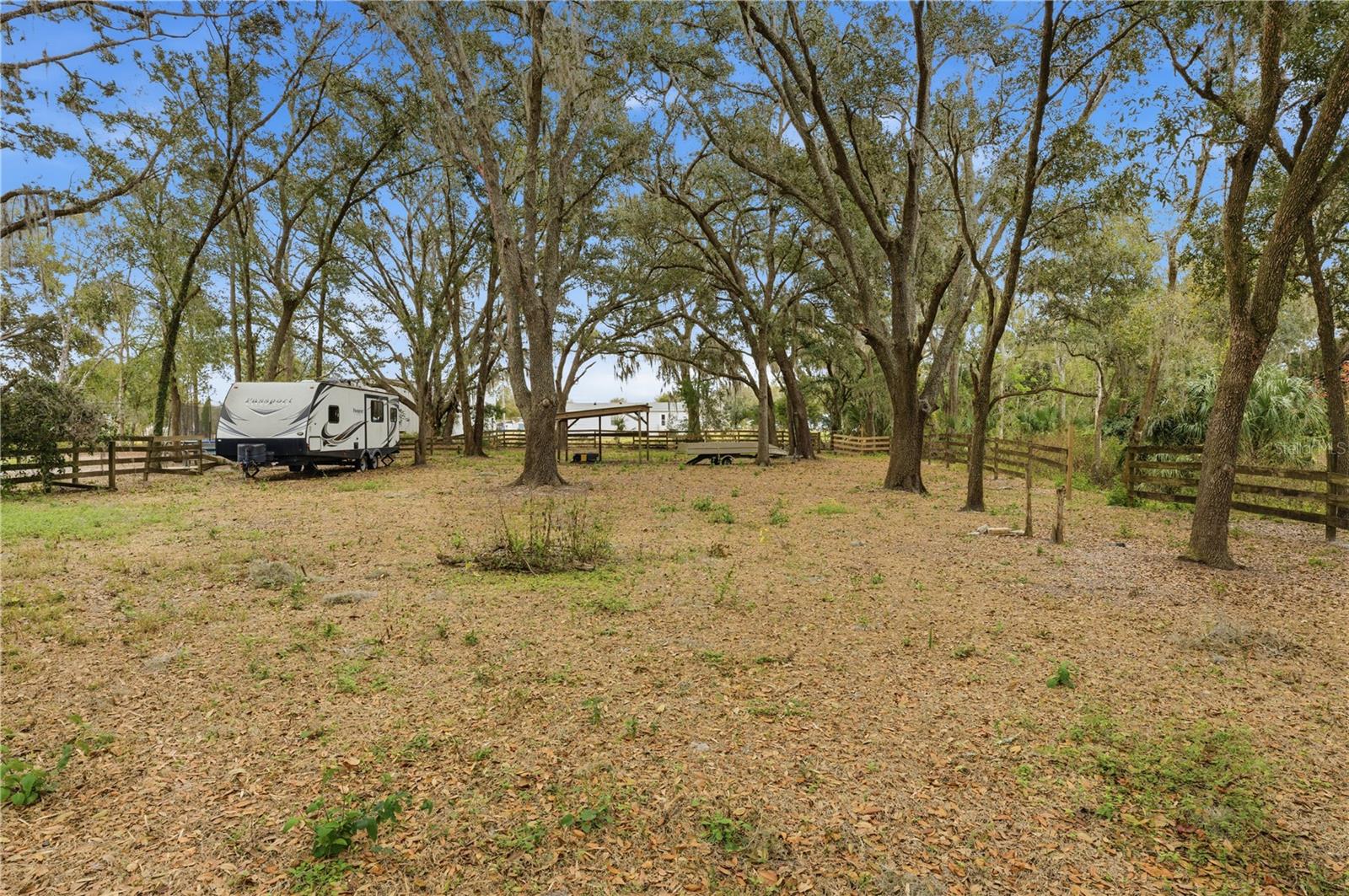 Listing photo id 24 for 8010 Franklin Road