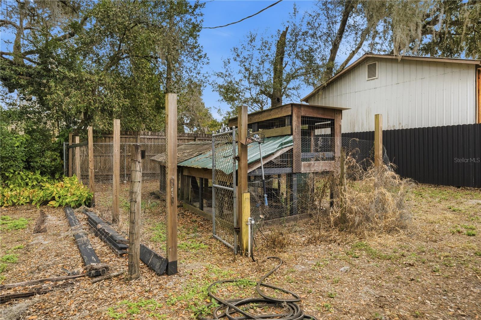 Listing photo id 27 for 8010 Franklin Road