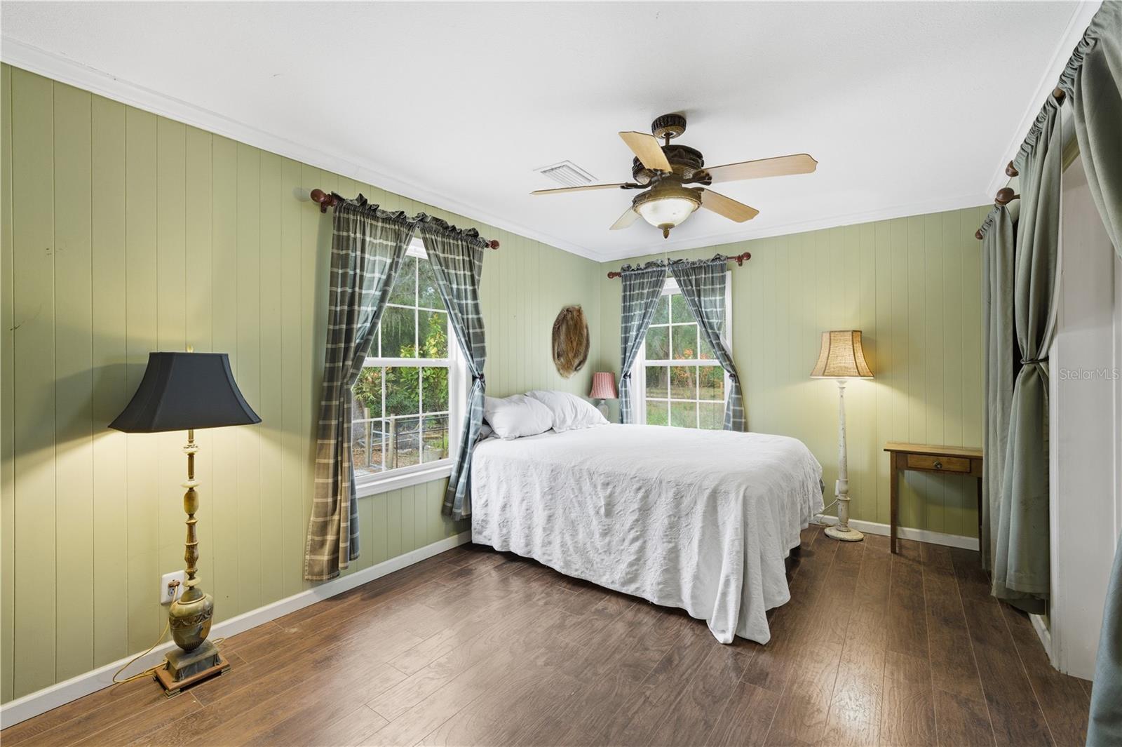 Listing photo id 1 for 8010 Franklin Road