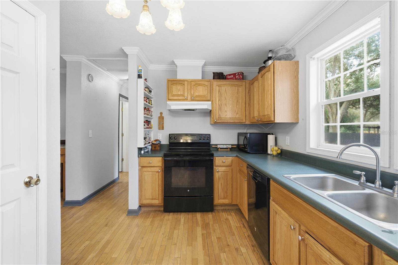 Listing photo id 41 for 8010 Franklin Road