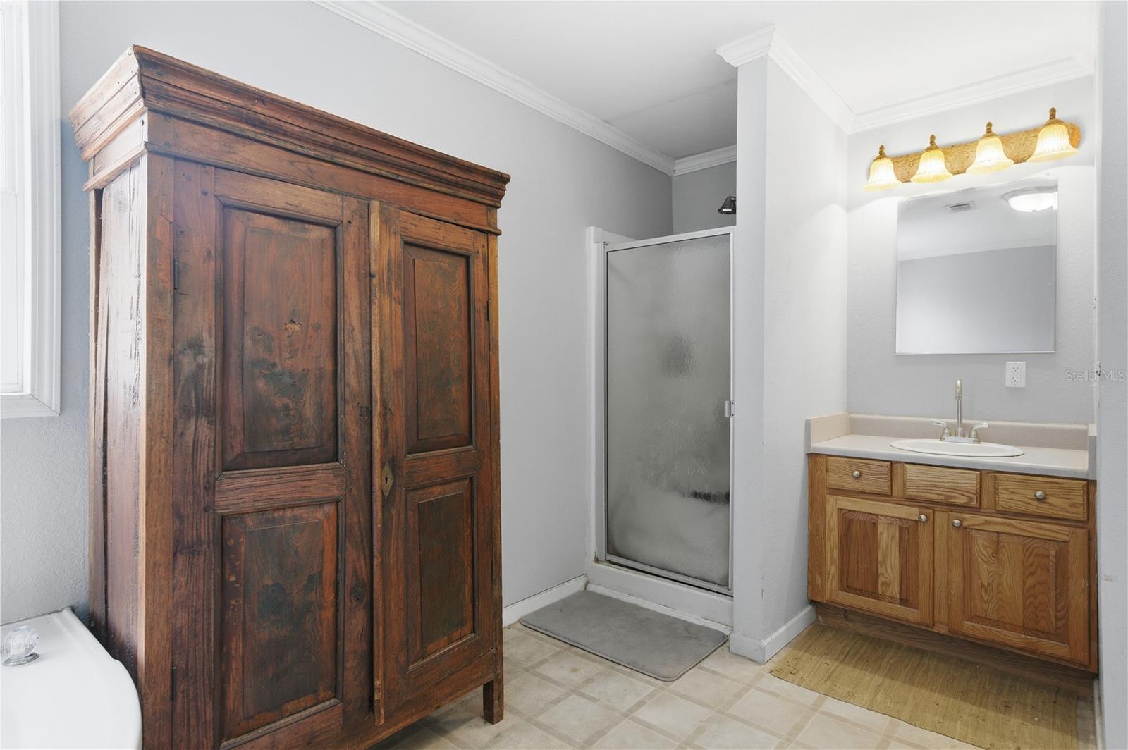 Listing photo id 43 for 8010 Franklin Road