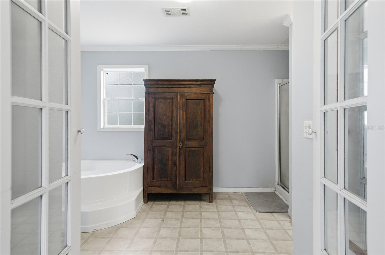 Listing photo id 45 for 8010 Franklin Road