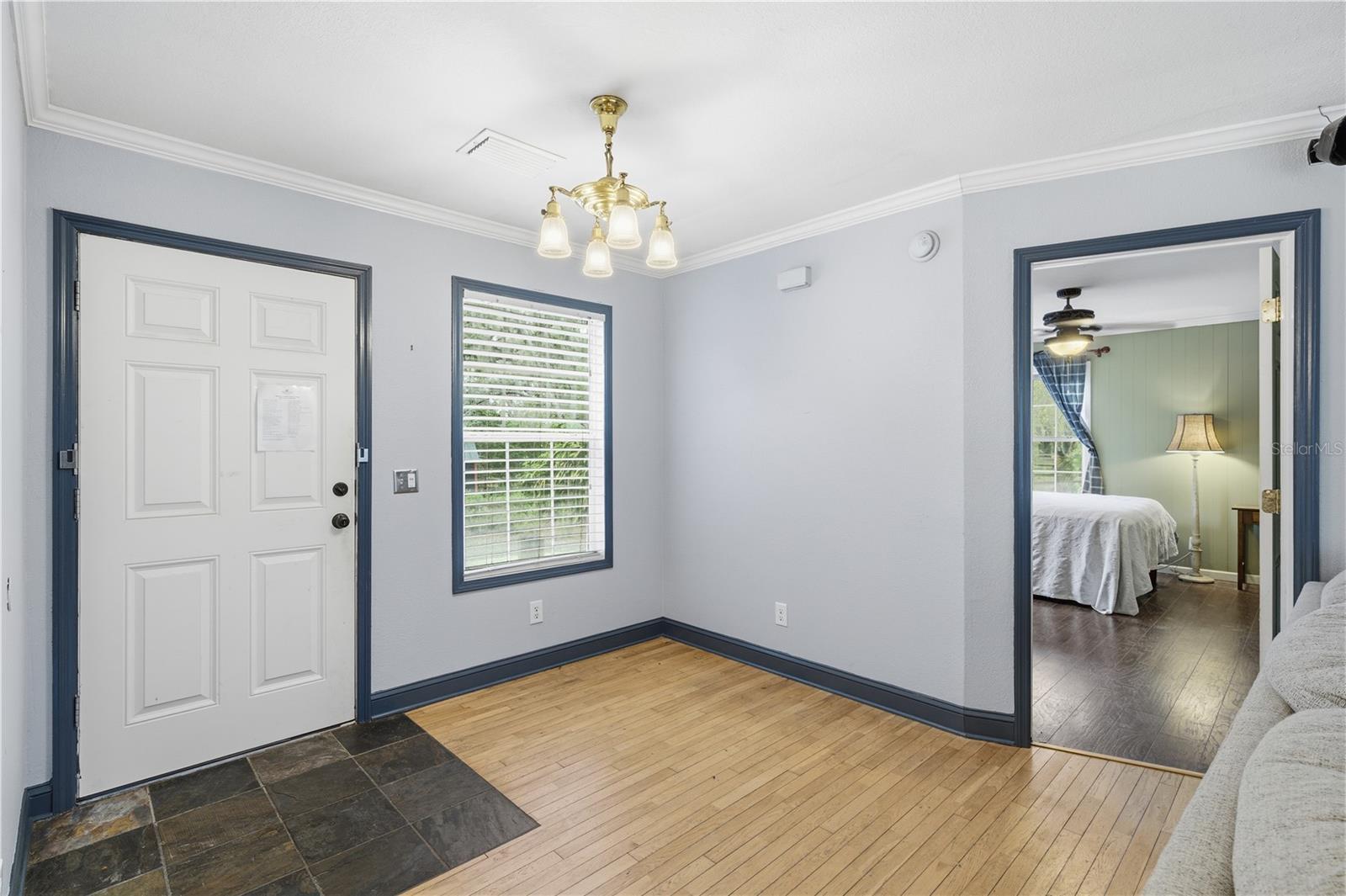 Listing photo id 3 for 8010 Franklin Road