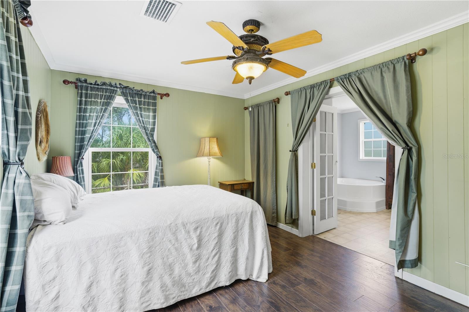 Listing photo id 4 for 8010 Franklin Road