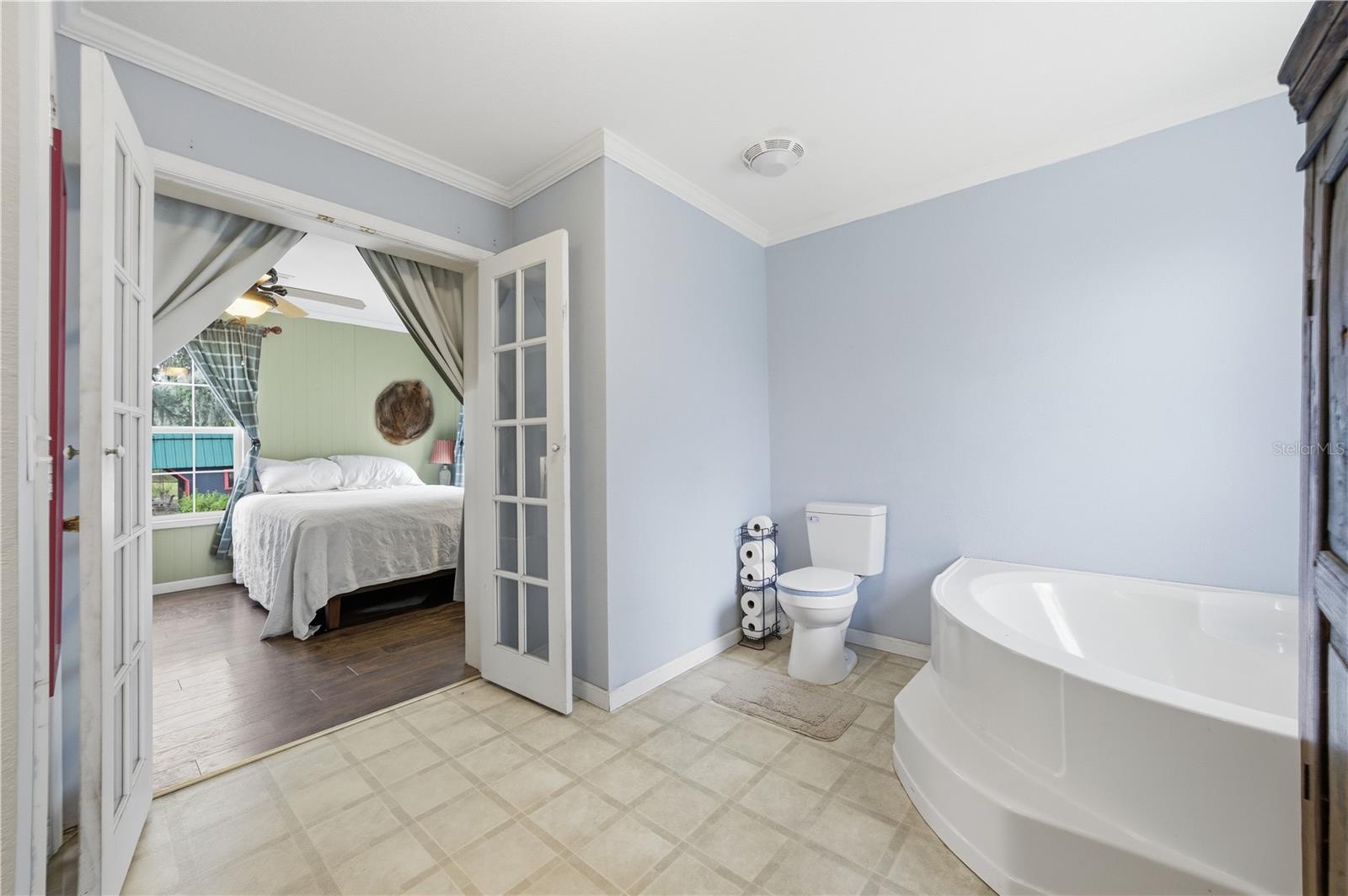 Listing photo id 5 for 8010 Franklin Road