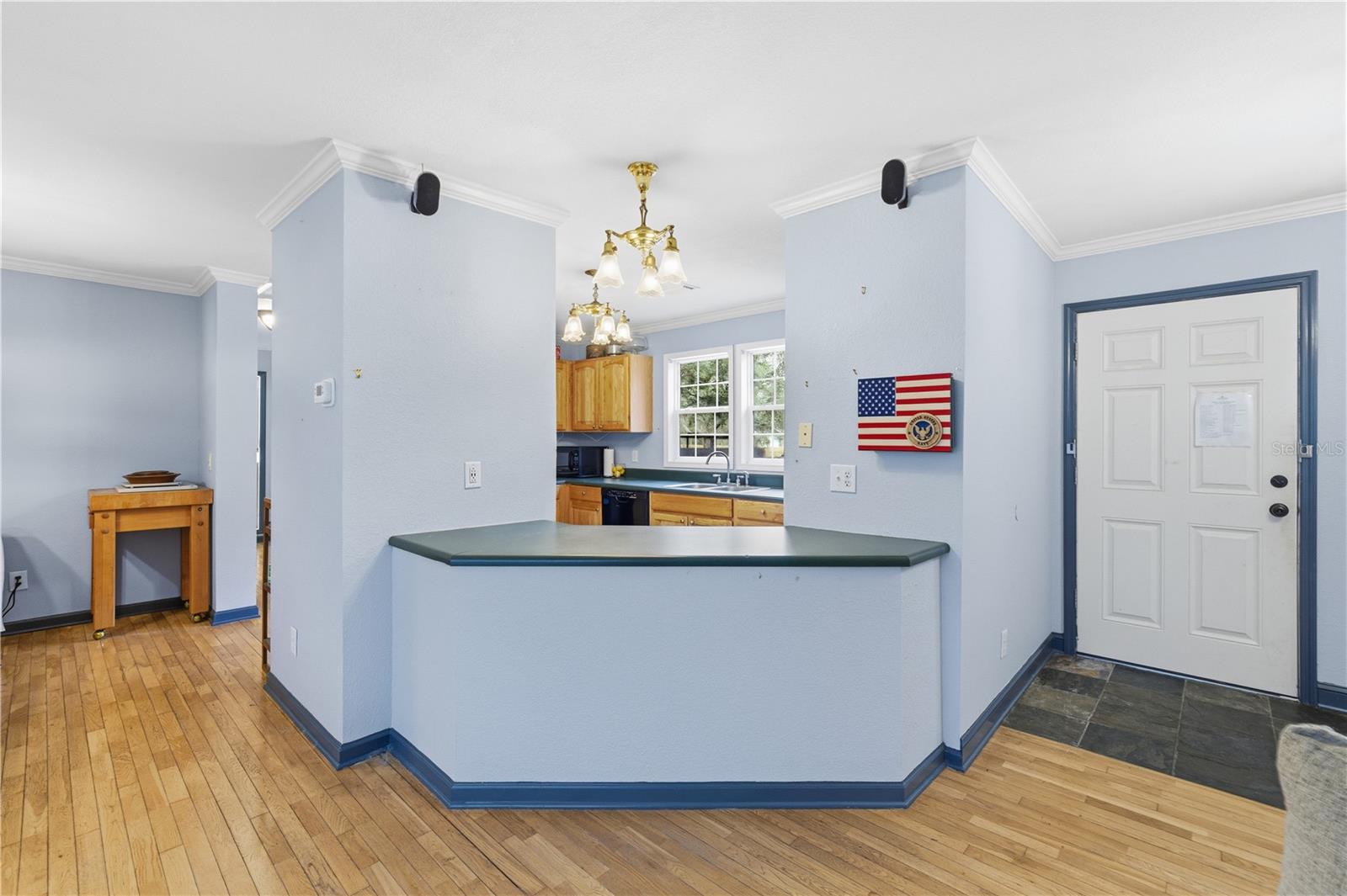 Listing photo id 7 for 8010 Franklin Road