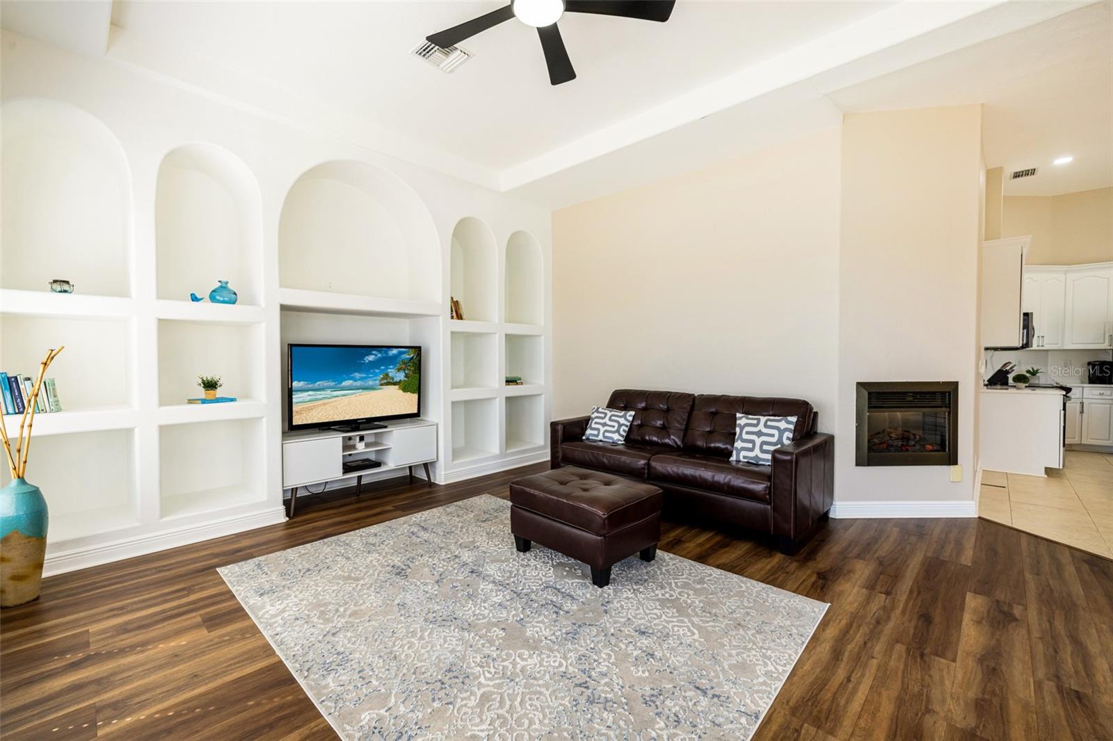 Image 8 of 54 For 613 4th Place