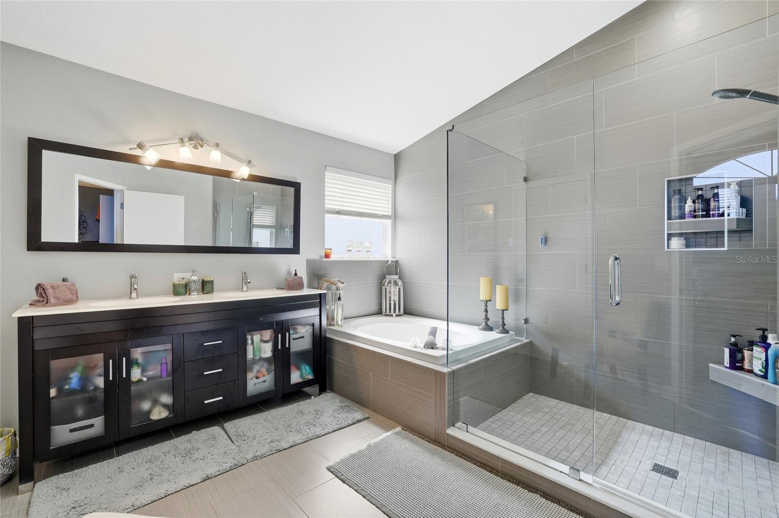 Image 24 of 50 For 11235 Clayridge Drive