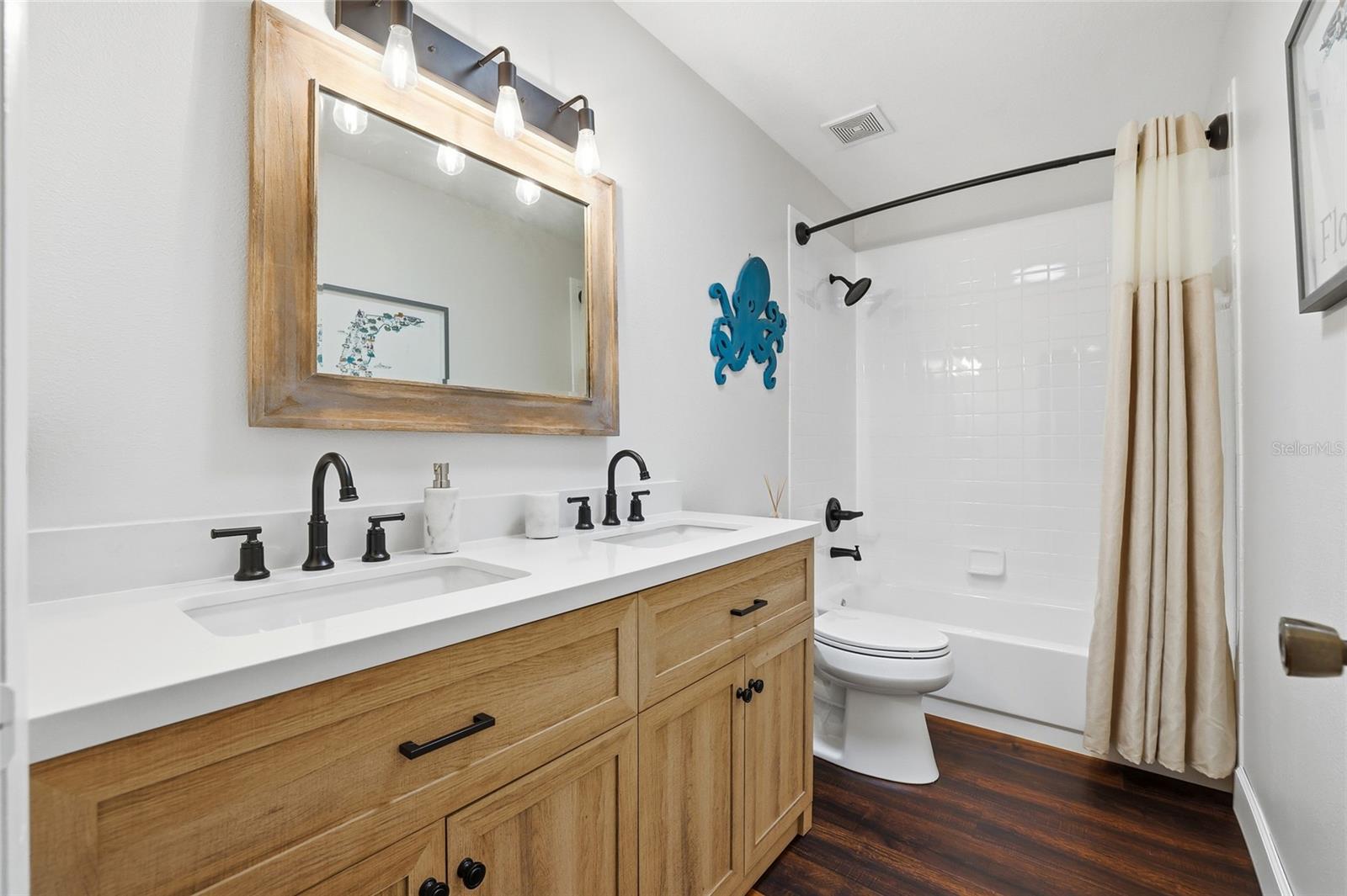 Image 32 of 50 For 11235 Clayridge Drive