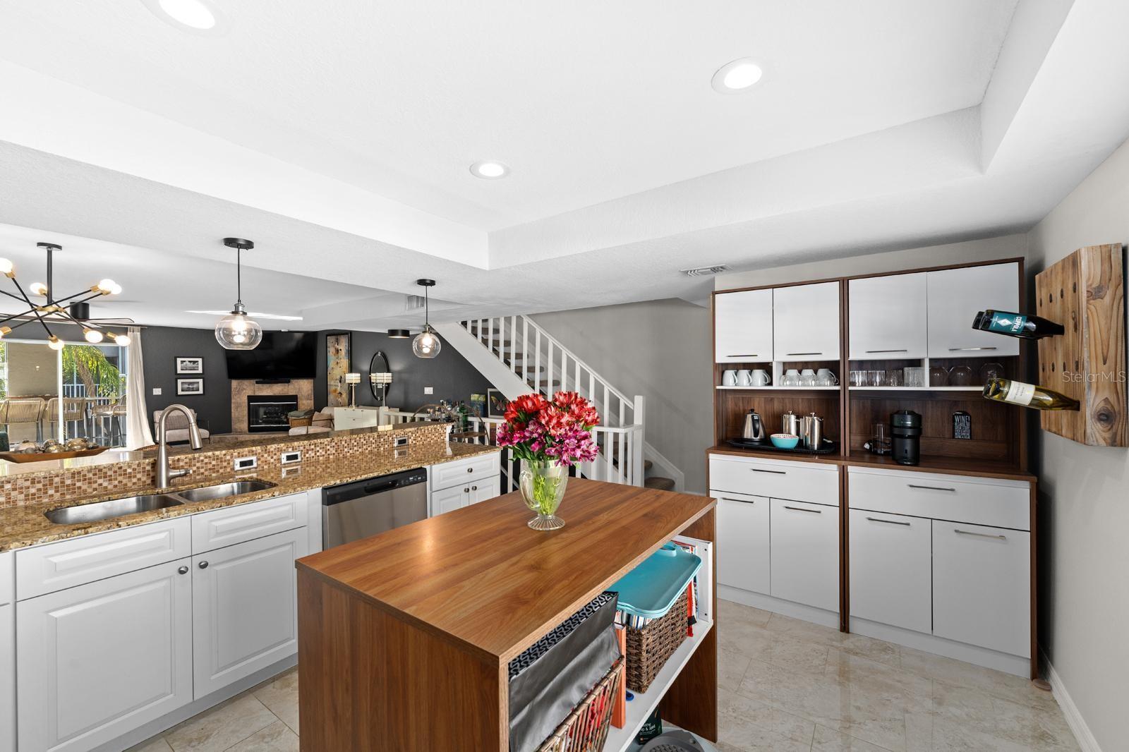 Image 11 of 31 For 1117 Pinellas Bayway S 306