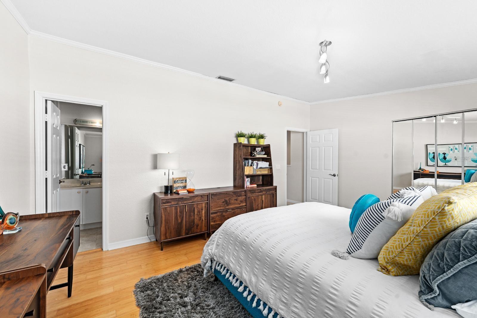 Image 18 of 31 For 1117 Pinellas Bayway S 306