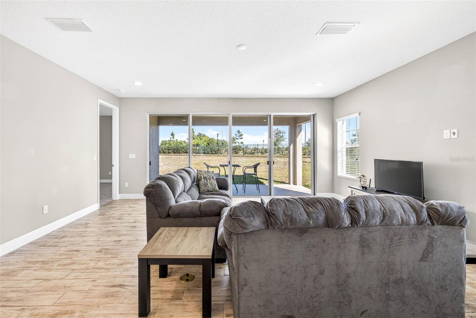 Image 17 of 50 For 6394 Roadstead Court