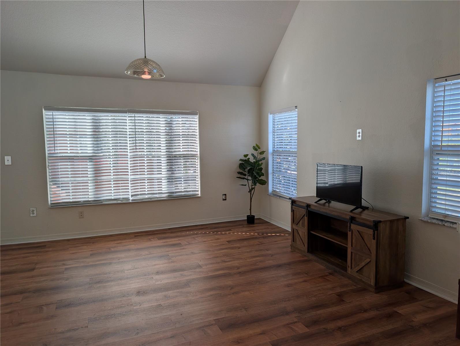 Image 16 of 39 For 10536 Windsor Lake Court 10536