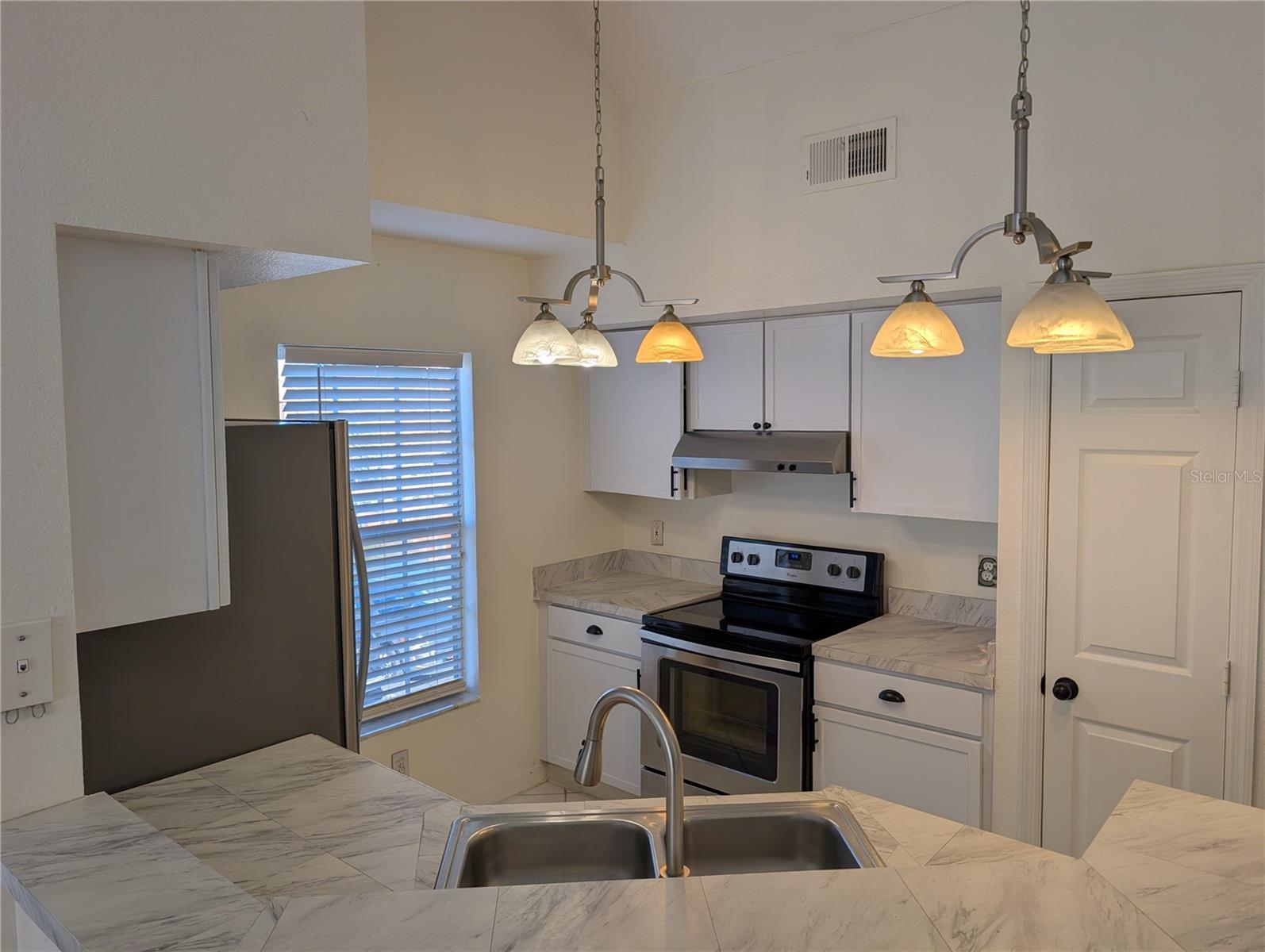 Image 18 of 39 For 10536 Windsor Lake Court 10536