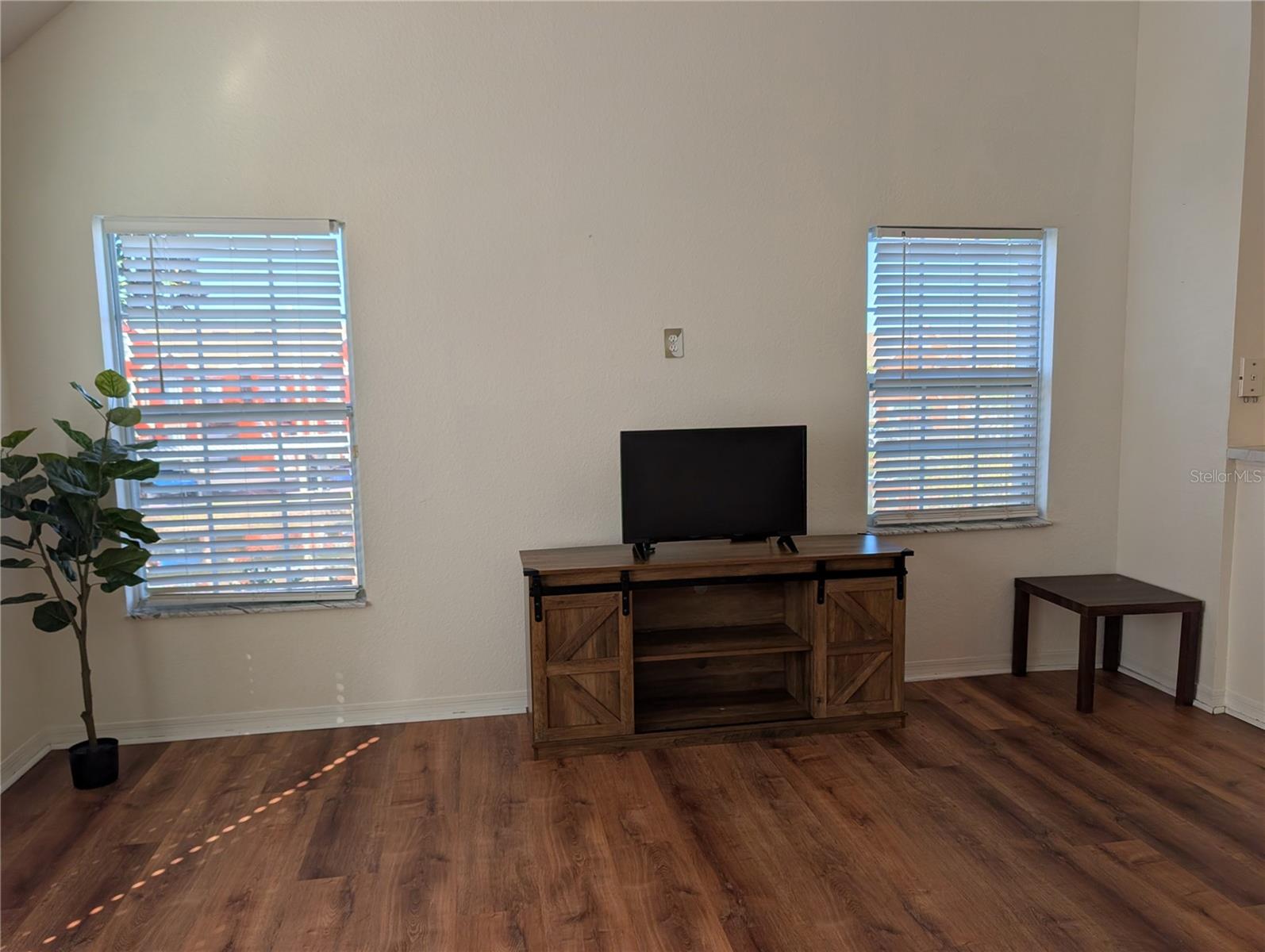 Image 19 of 39 For 10536 Windsor Lake Court 10536