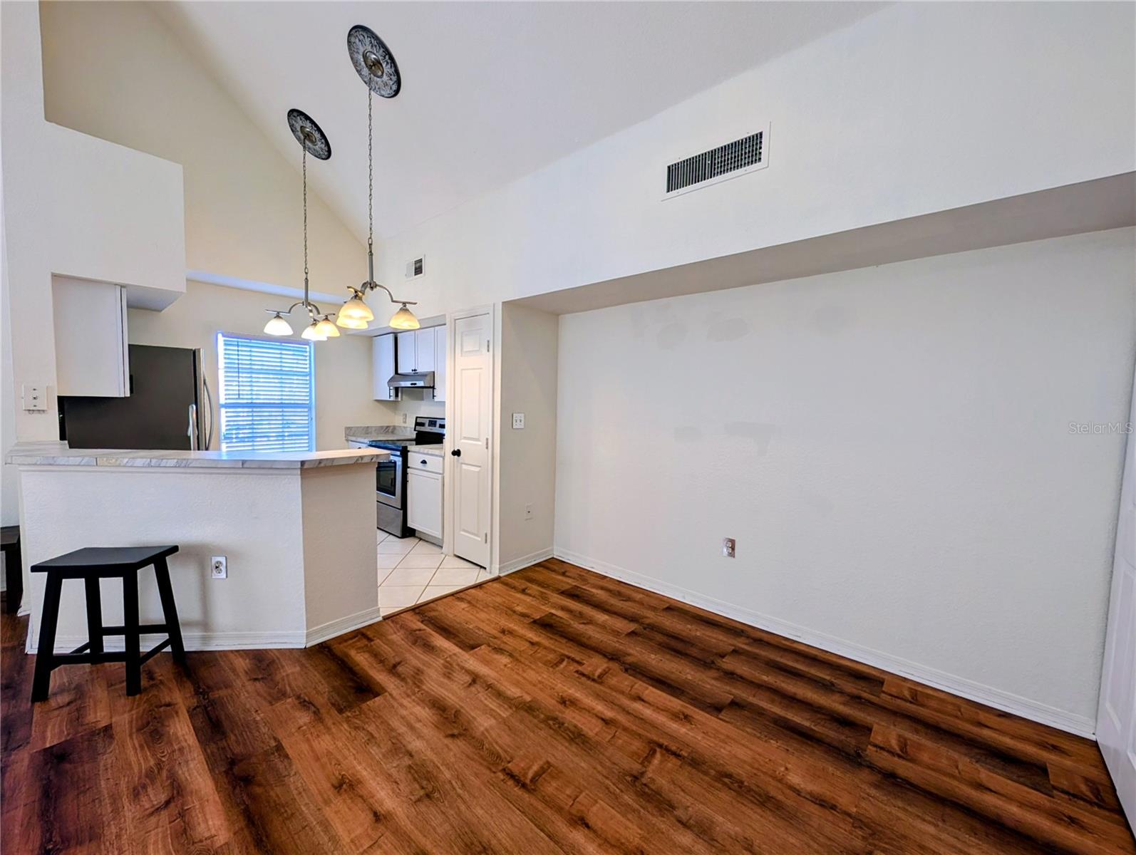 Image 7 of 39 For 10536 Windsor Lake Court 10536