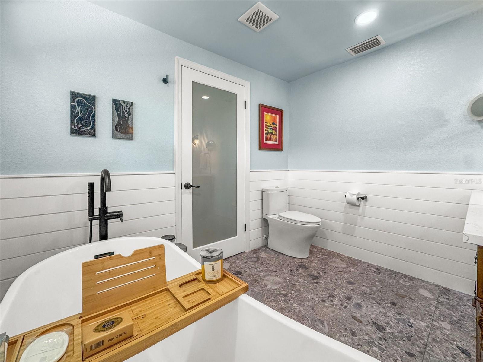 Image 31 of 51 For 2319 Middlecoff Drive