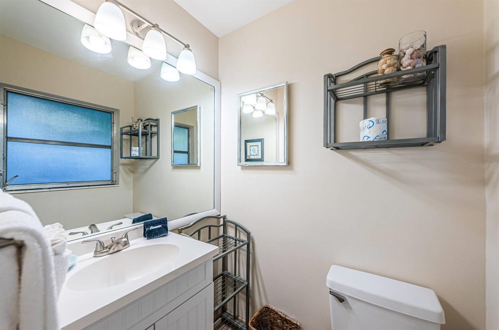 Image 11 of 24 For 6020 Midnight Pass Road 40