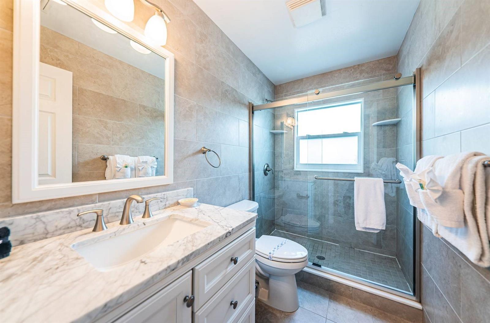 Image 14 of 24 For 6020 Midnight Pass Road 40