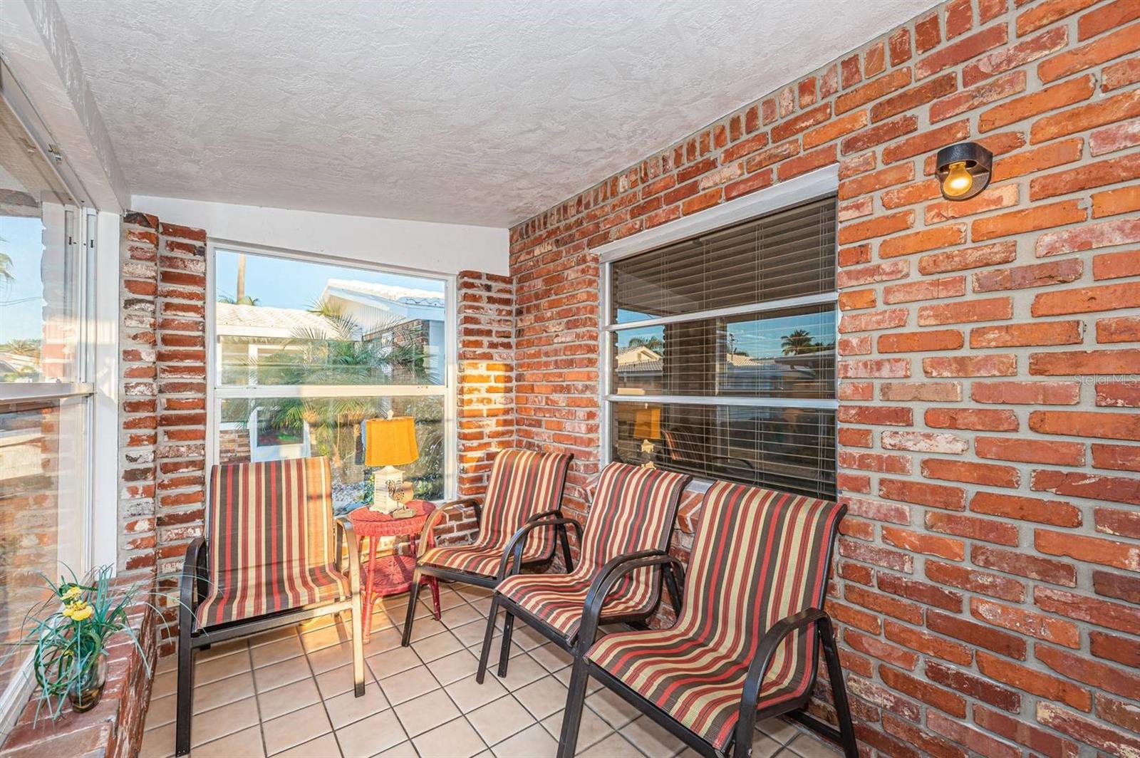 Image 16 of 24 For 6020 Midnight Pass Road 40