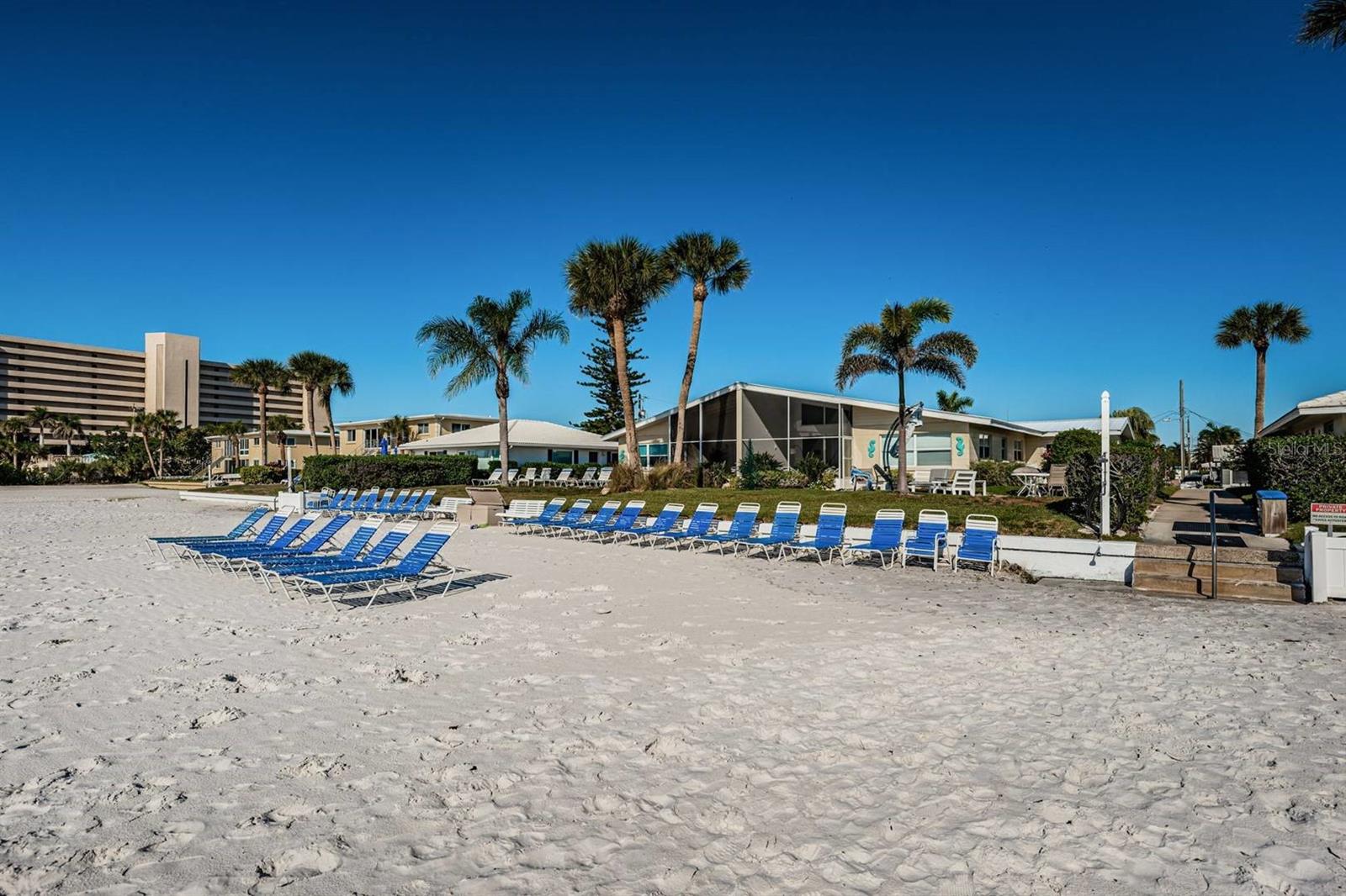 Image 20 of 24 For 6020 Midnight Pass Road 40