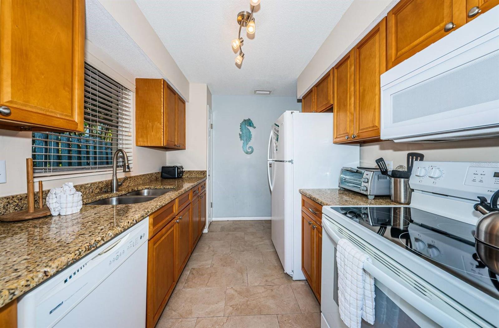 Image 8 of 24 For 6020 Midnight Pass Road 40