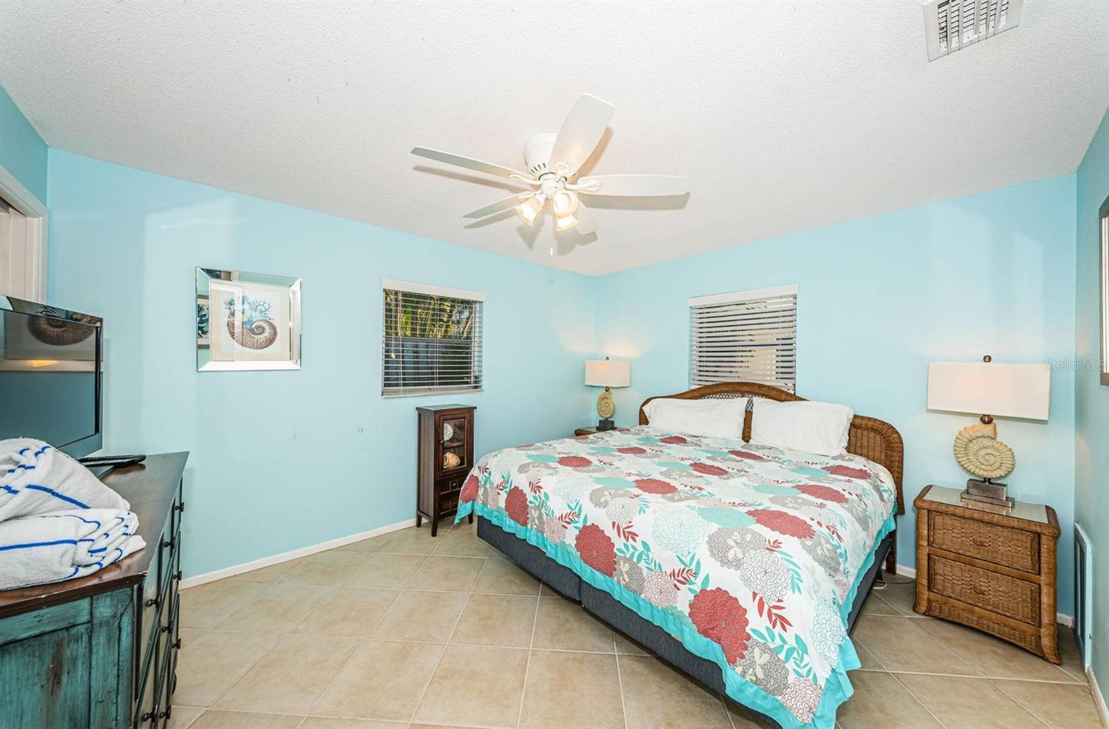 Image 9 of 24 For 6020 Midnight Pass Road 40