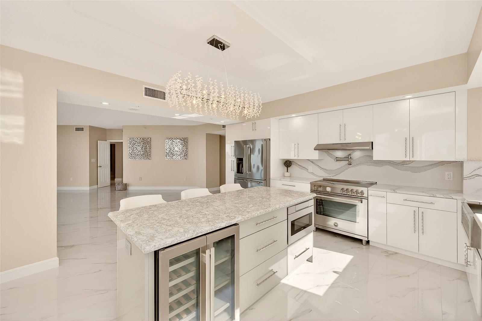 Image 12 of 62 For 1170 Gulf Boulevard 501