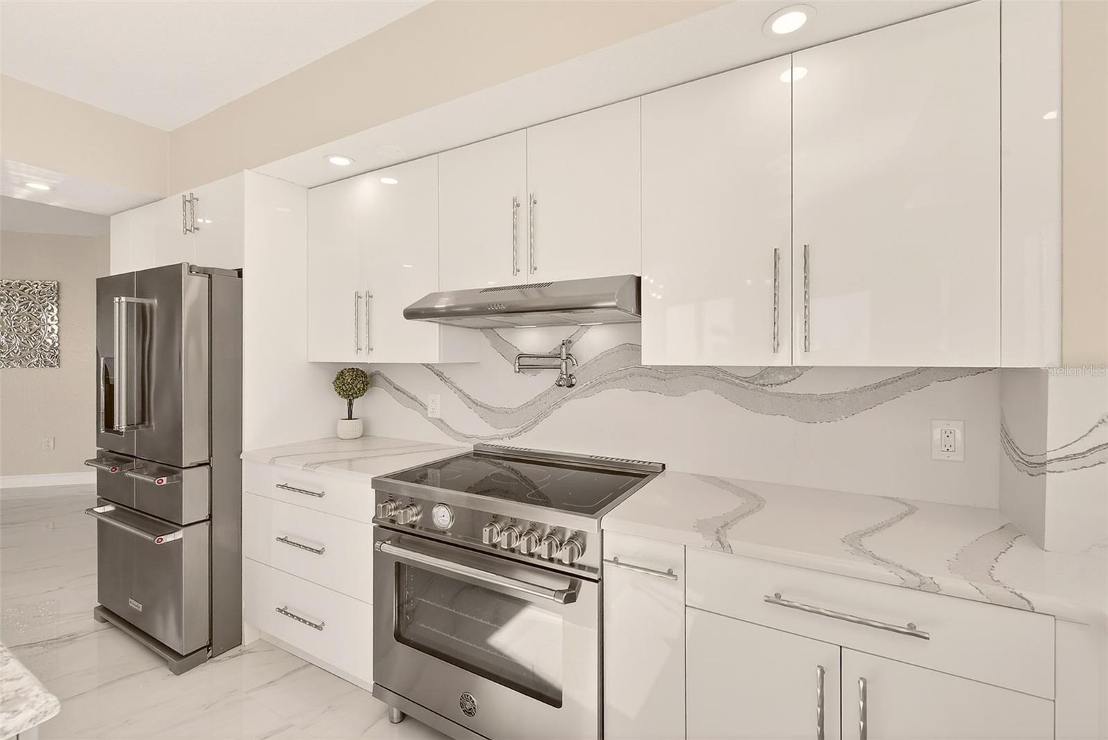 Image 19 of 62 For 1170 Gulf Boulevard 501