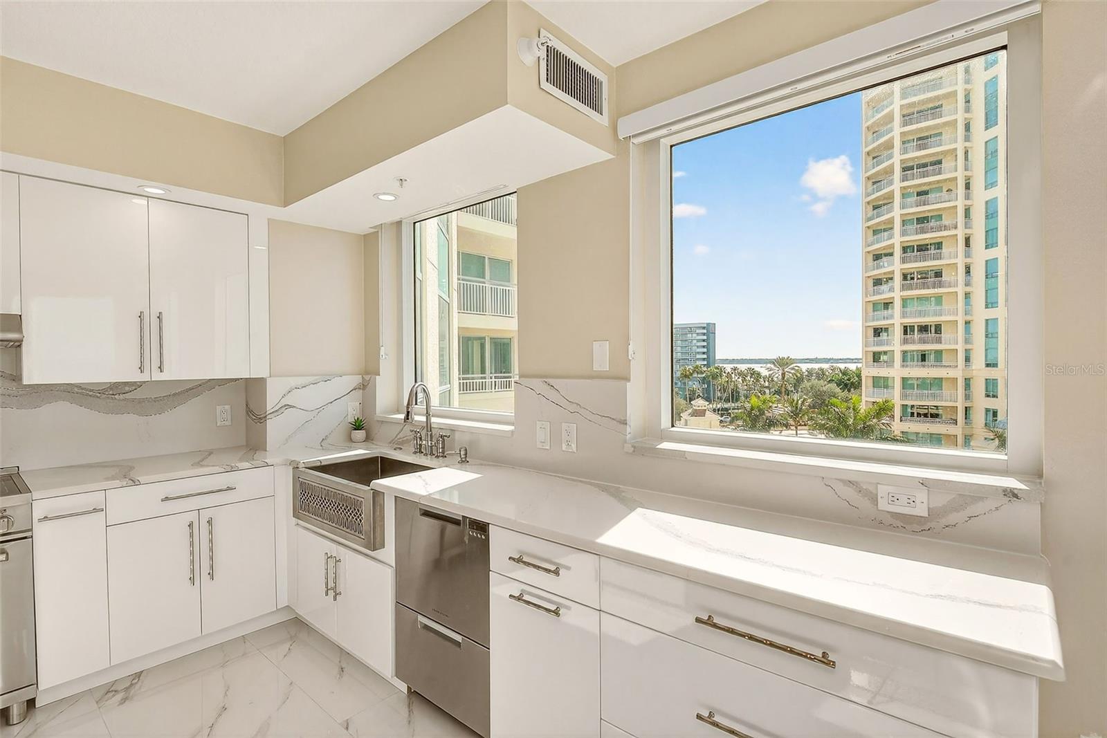 Image 20 of 62 For 1170 Gulf Boulevard 501