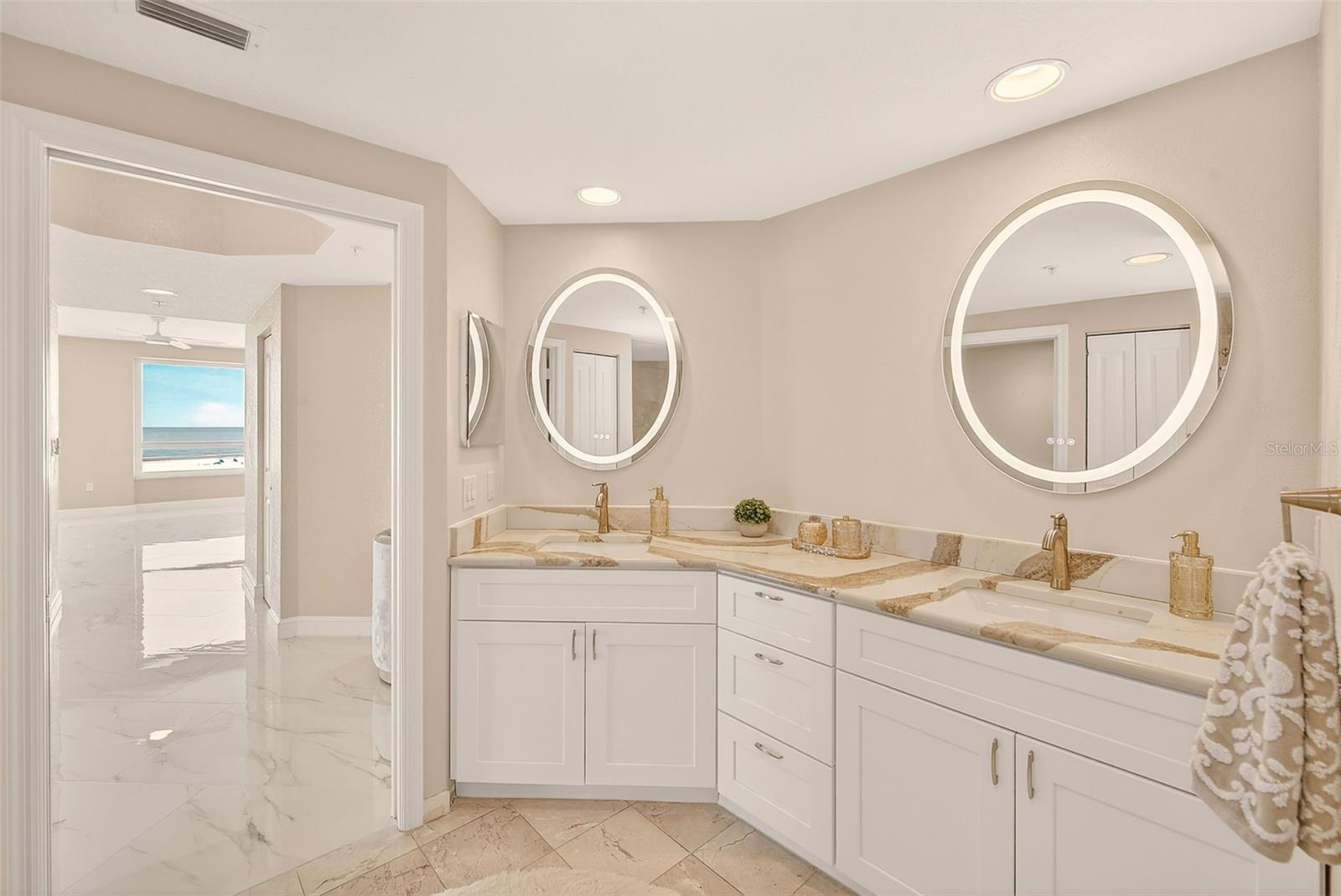 Image 28 of 62 For 1170 Gulf Boulevard 501