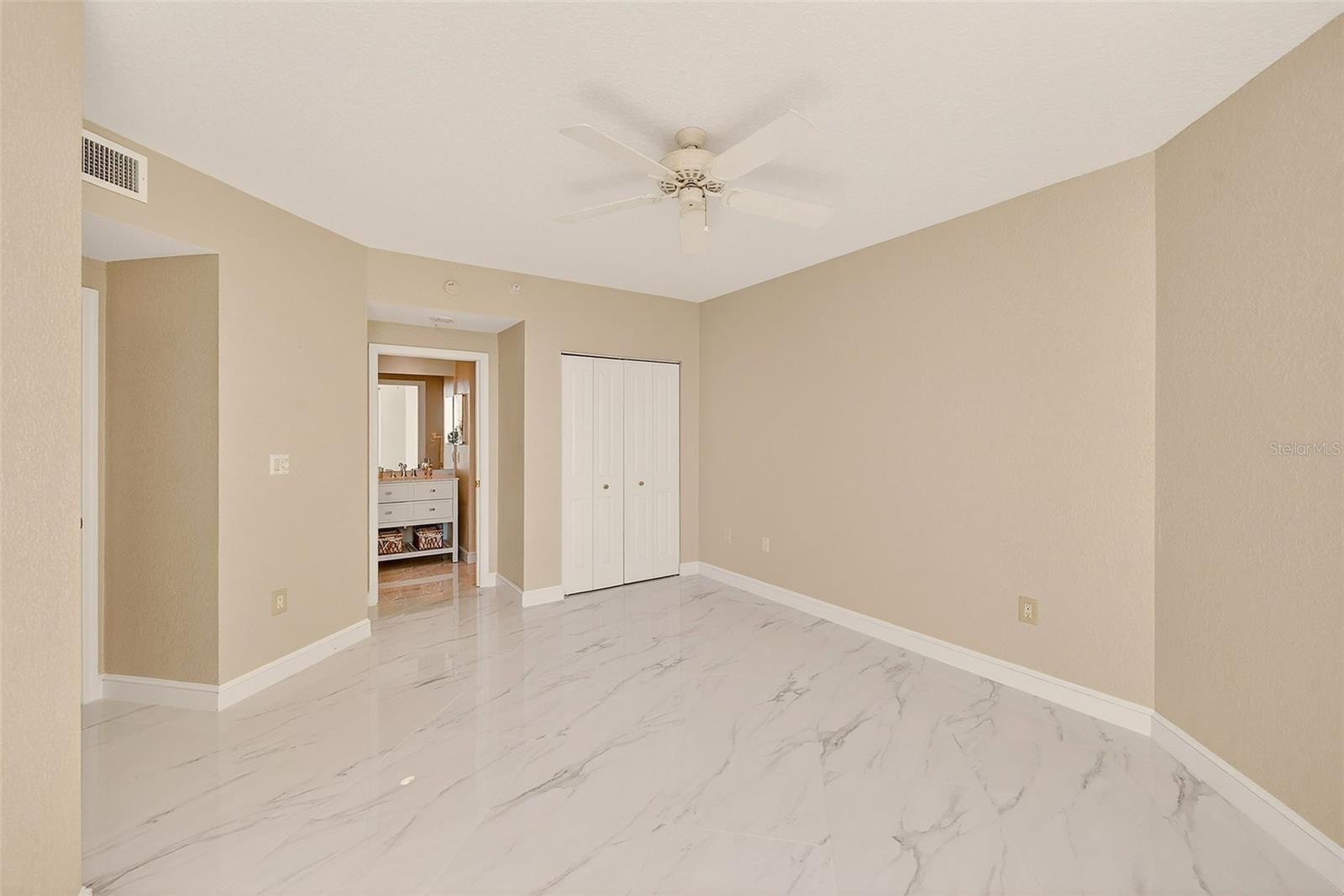 Image 34 of 62 For 1170 Gulf Boulevard 501